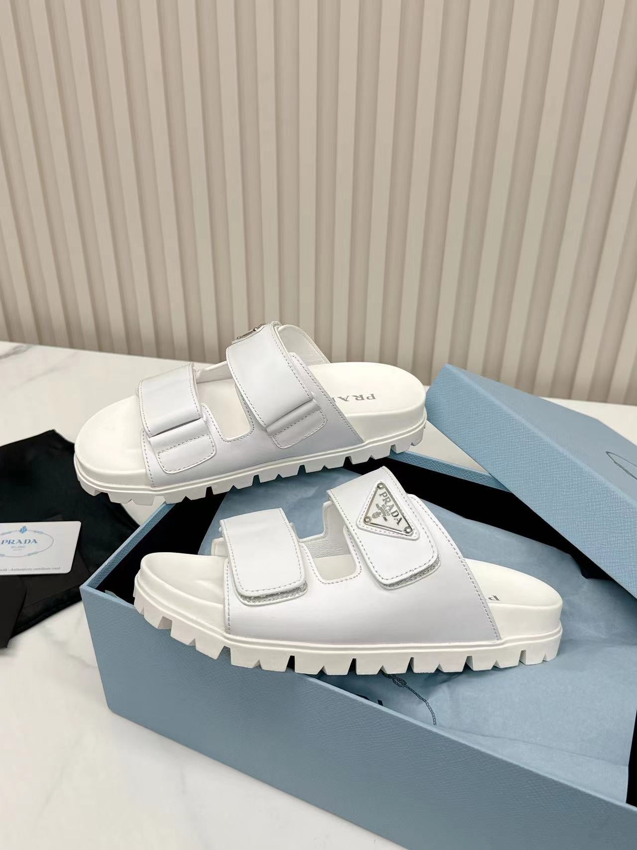 14PD26Z Popular sandals