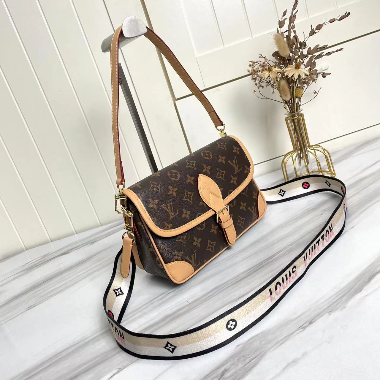 2XE028B Popular leather bag 