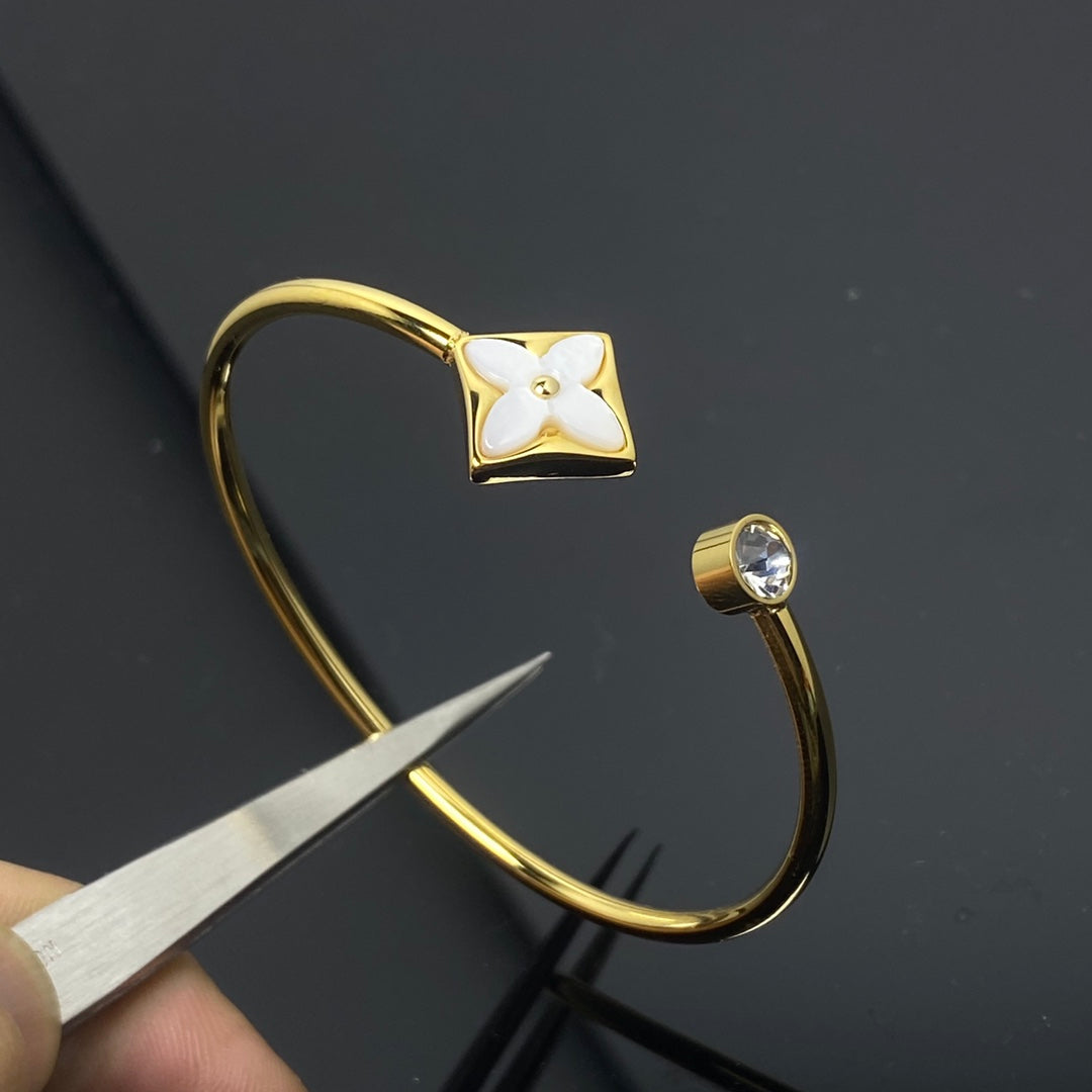 15QE52K  Popular Bracelets