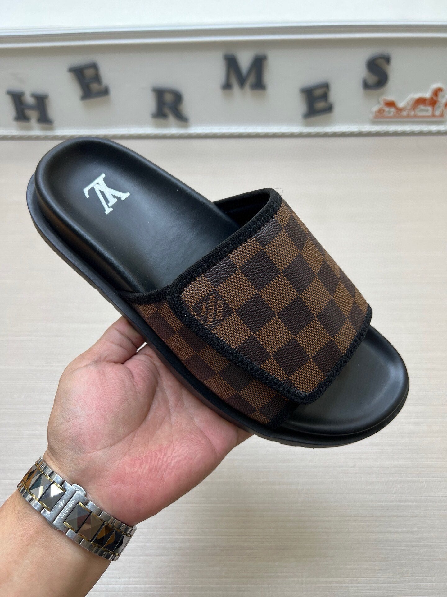 5WE245Z Popular Slippers