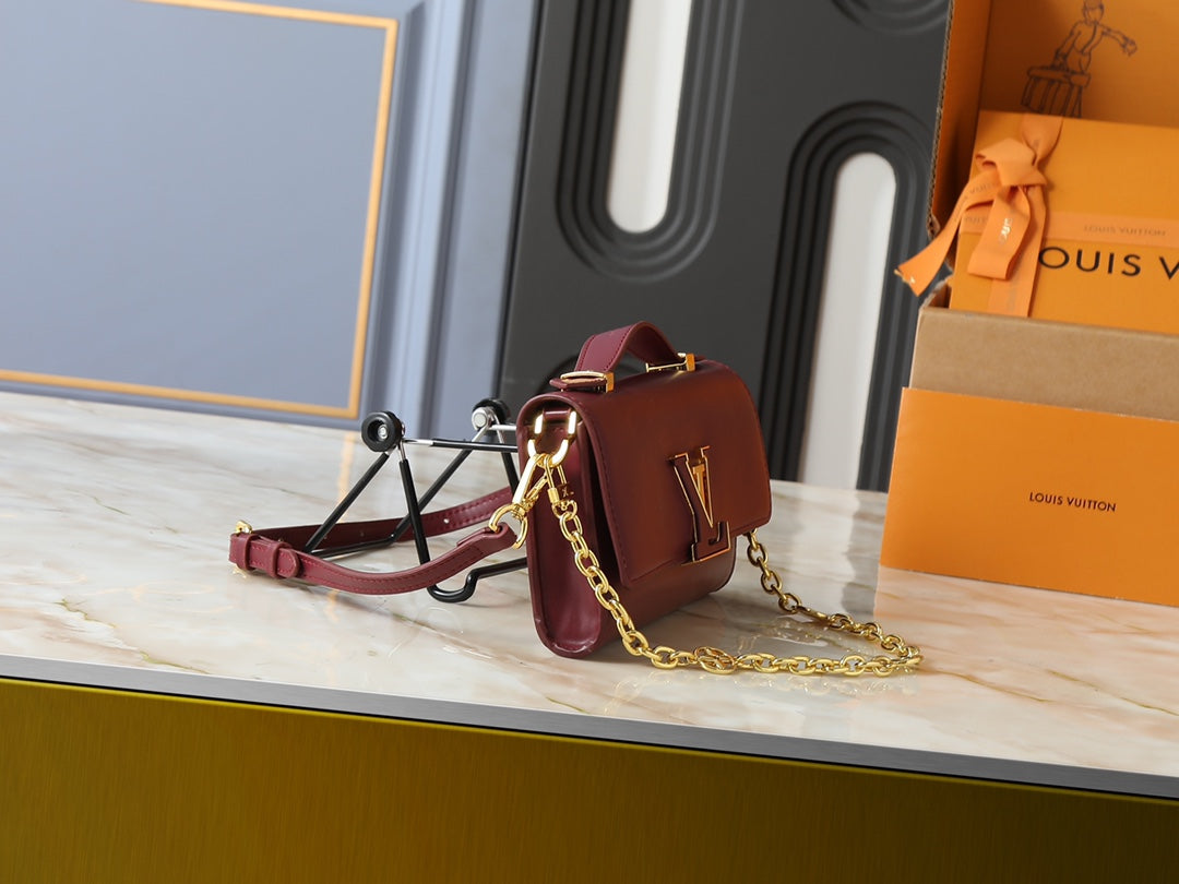 15RE145B Popular leather bag