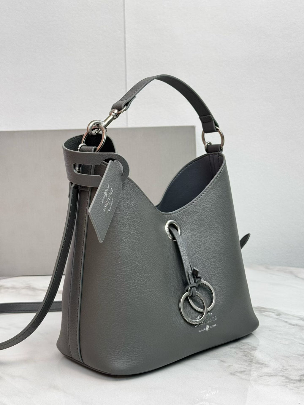 B1P46J144 Popular leather bags