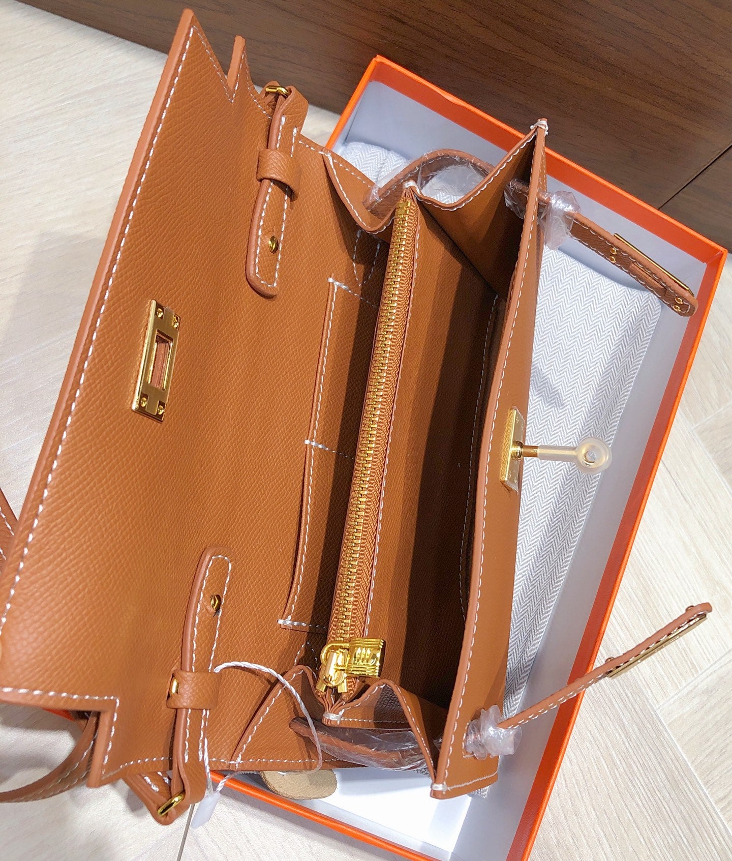 B1X66H11 Popular high-quality leather bag