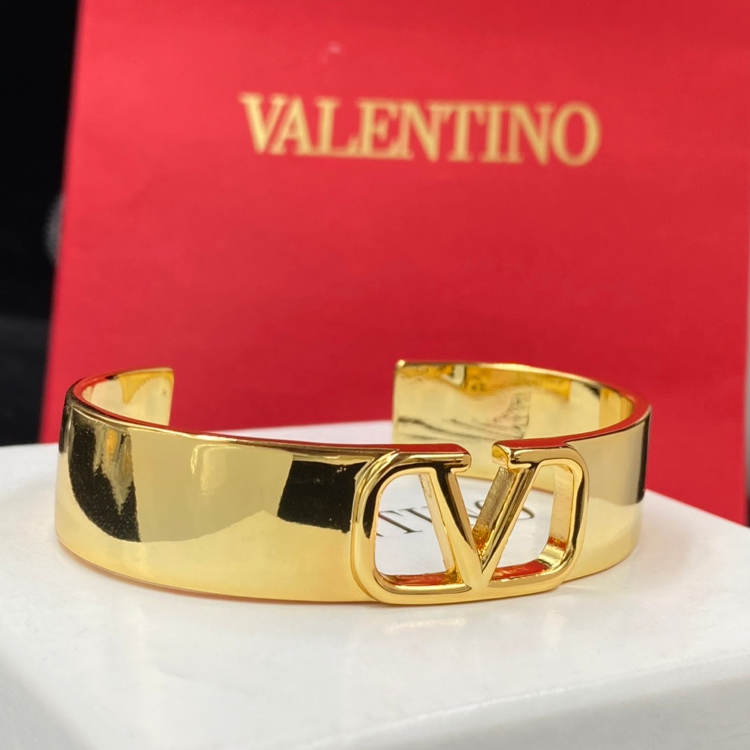 1XVL437K  Popular bracelet