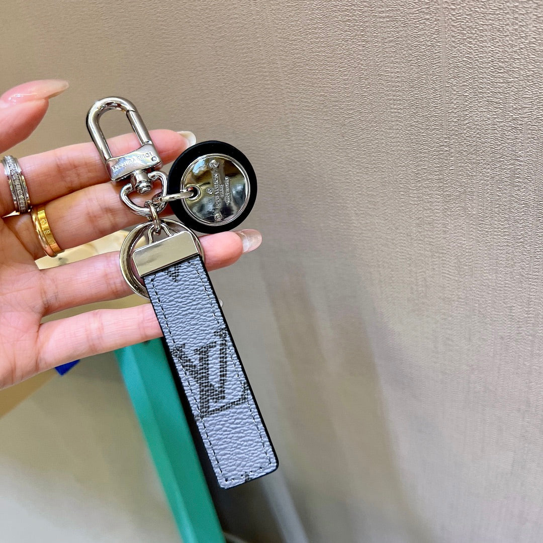 35ZE93A Popular bag 's charms accessories