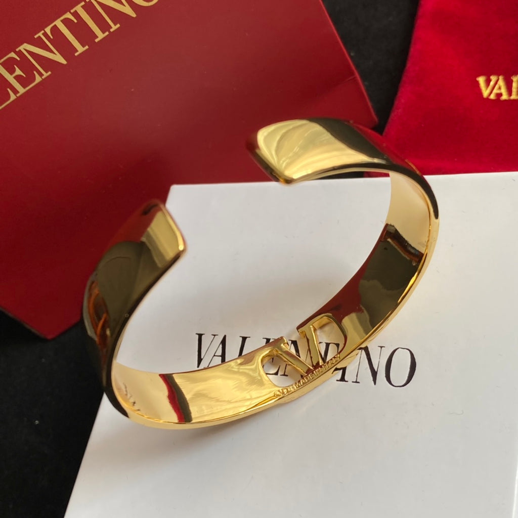 1XVL437K  Popular bracelet