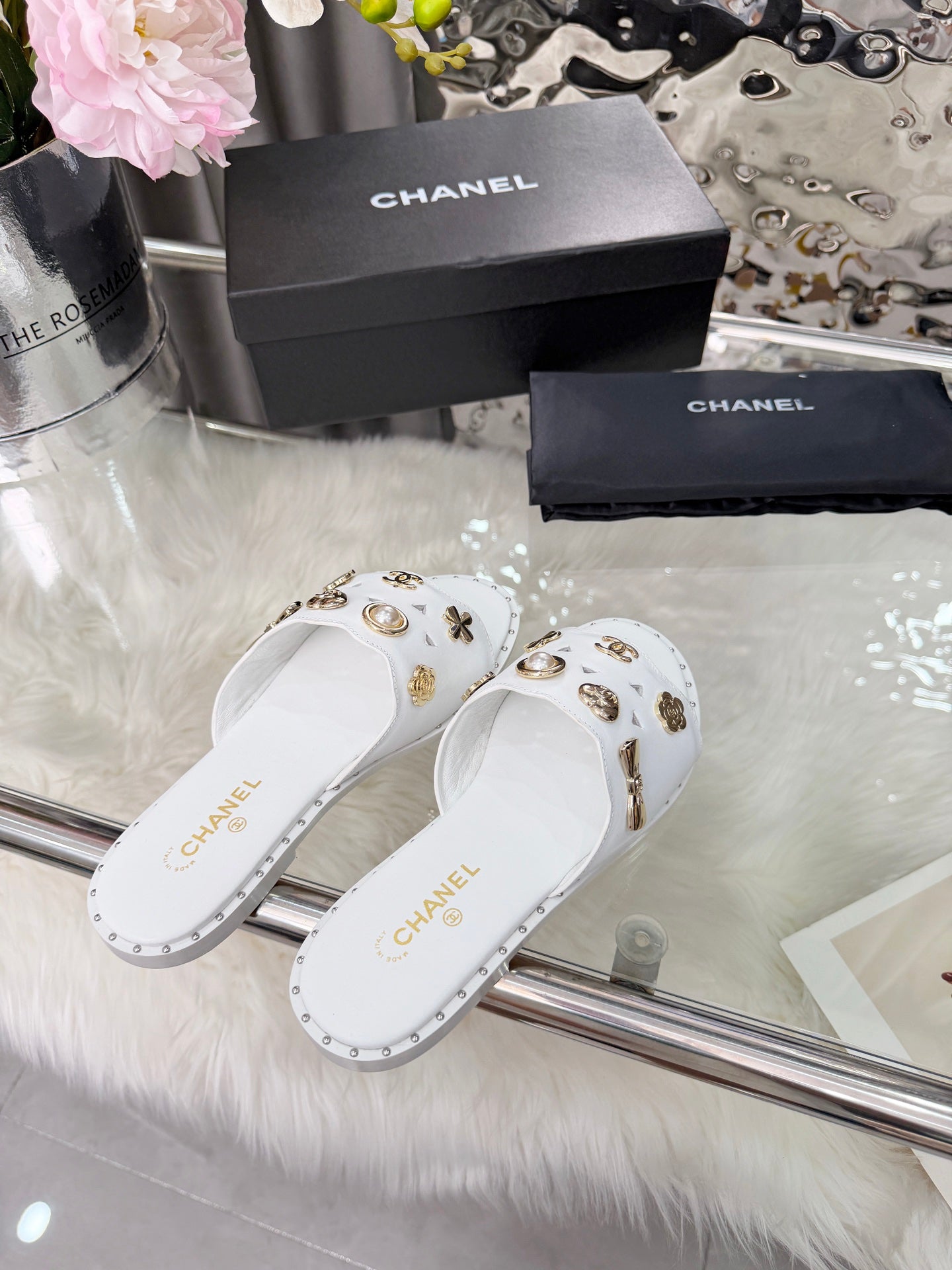 Z2X66C42  Popular high-quality leather slippers
