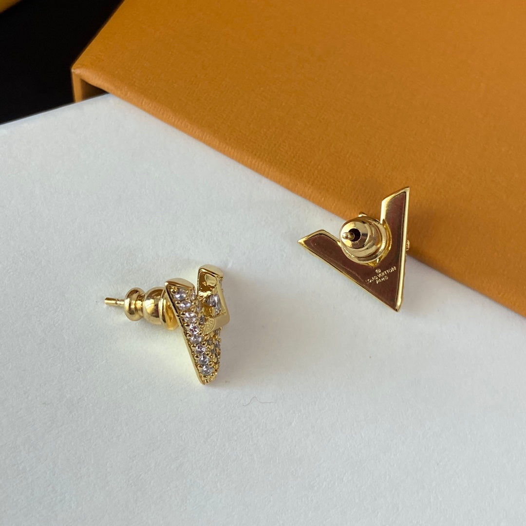 1XE609X  Popular  Earrings Bracelets Necklaces