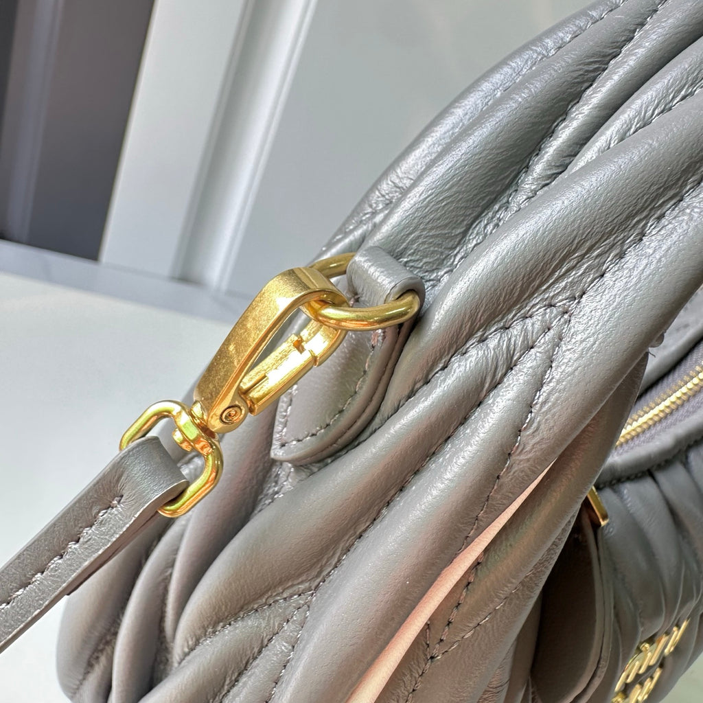B1P46A118 Popular leather bag