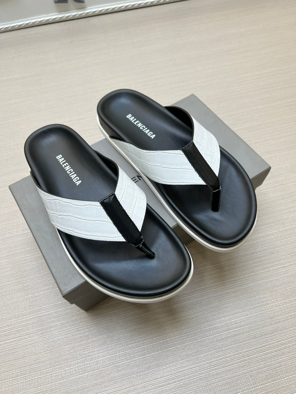 54J98Z Popular slippers