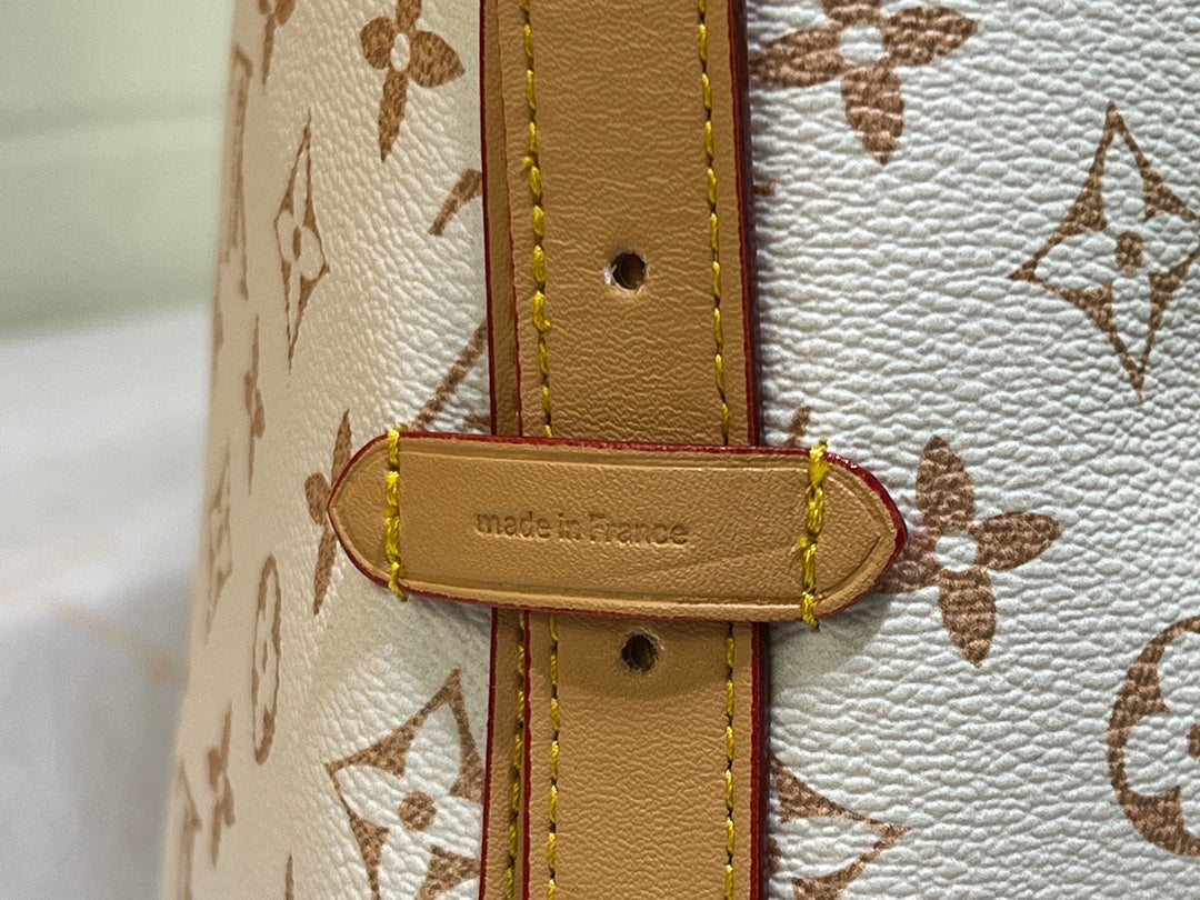 2WE46B Popular leather bag