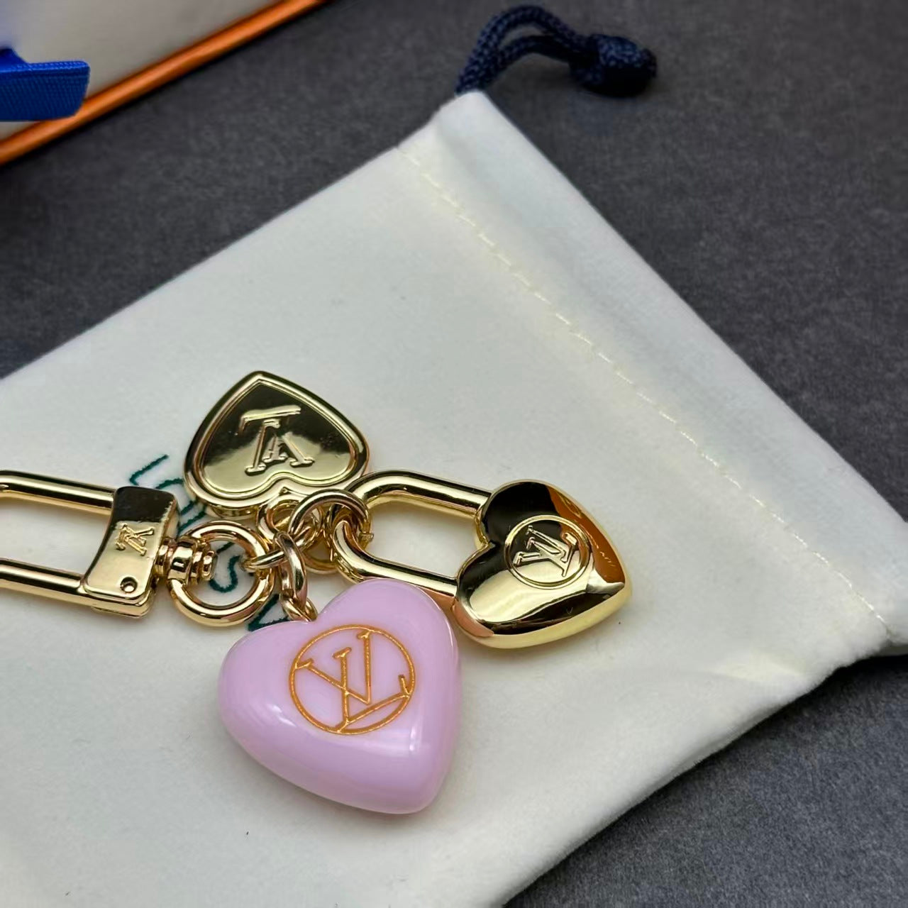 35ZE46A Popular bag 's charms accessories