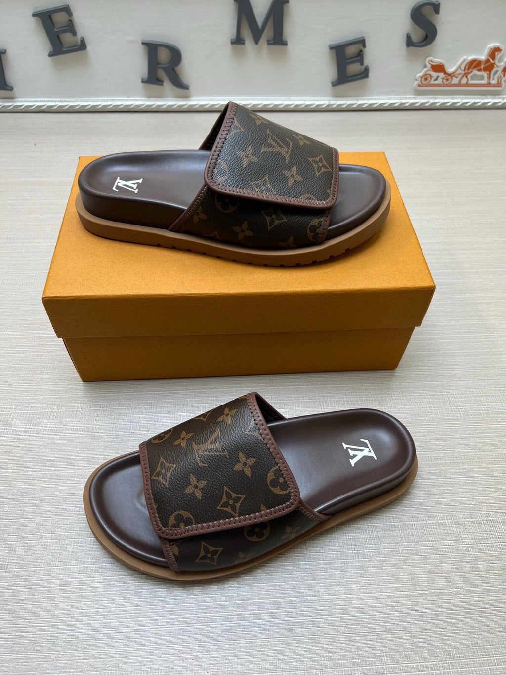 5WE245Z Popular Slippers