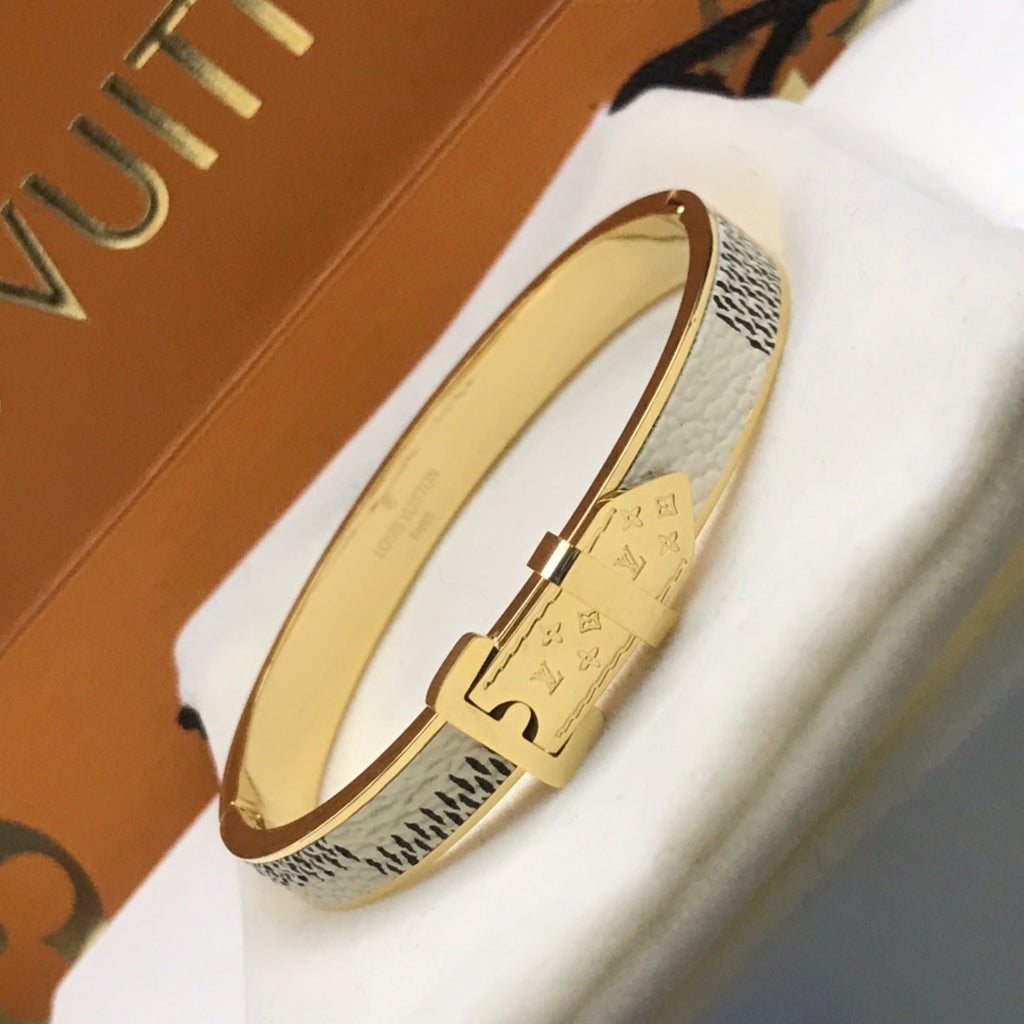15QE60K  Popular Bracelets