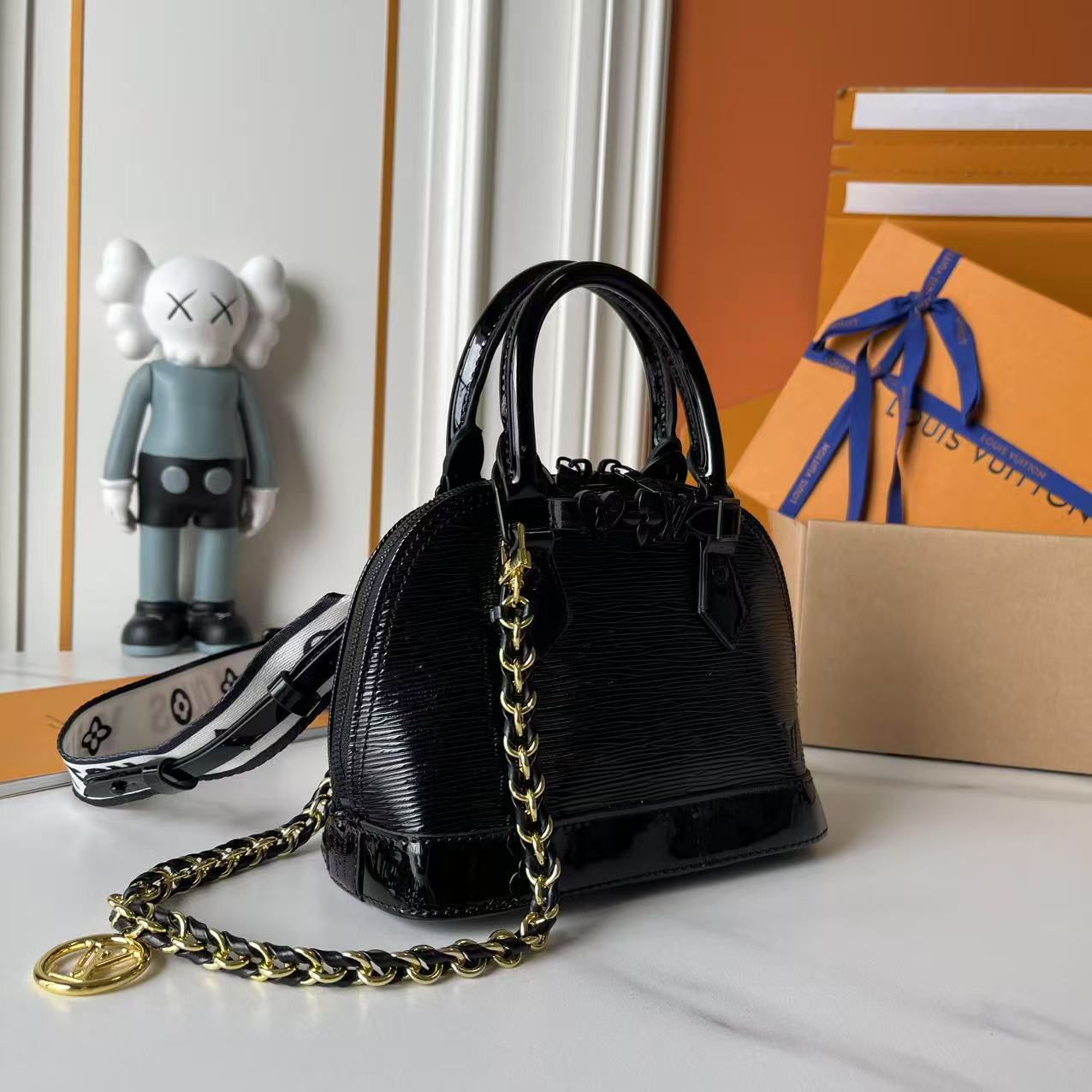 146PE95B Popular leather bag