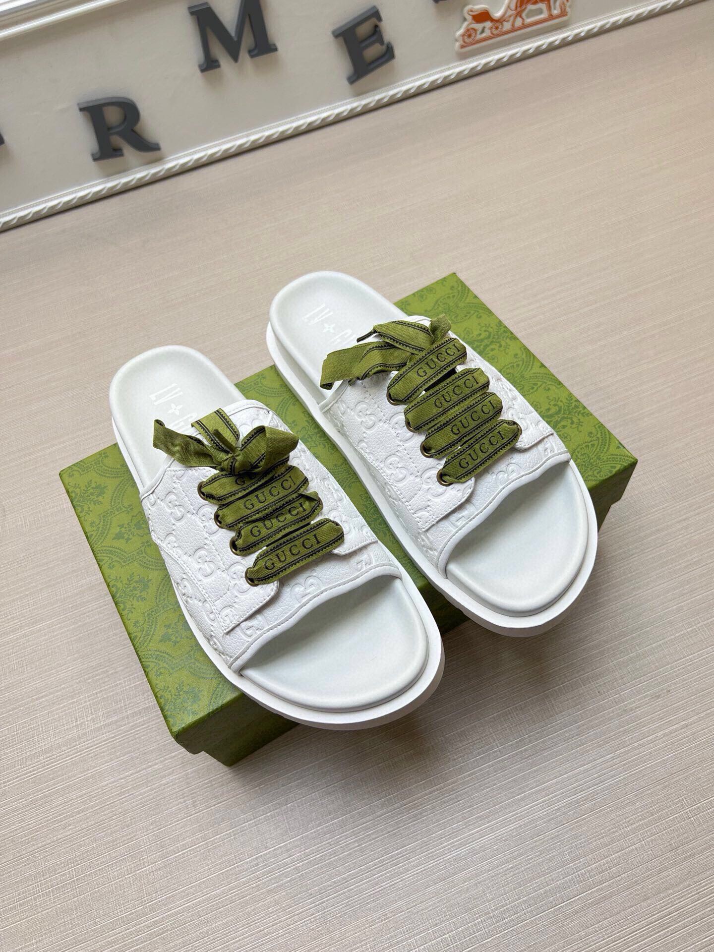 5WB242Z Popular Slippers
