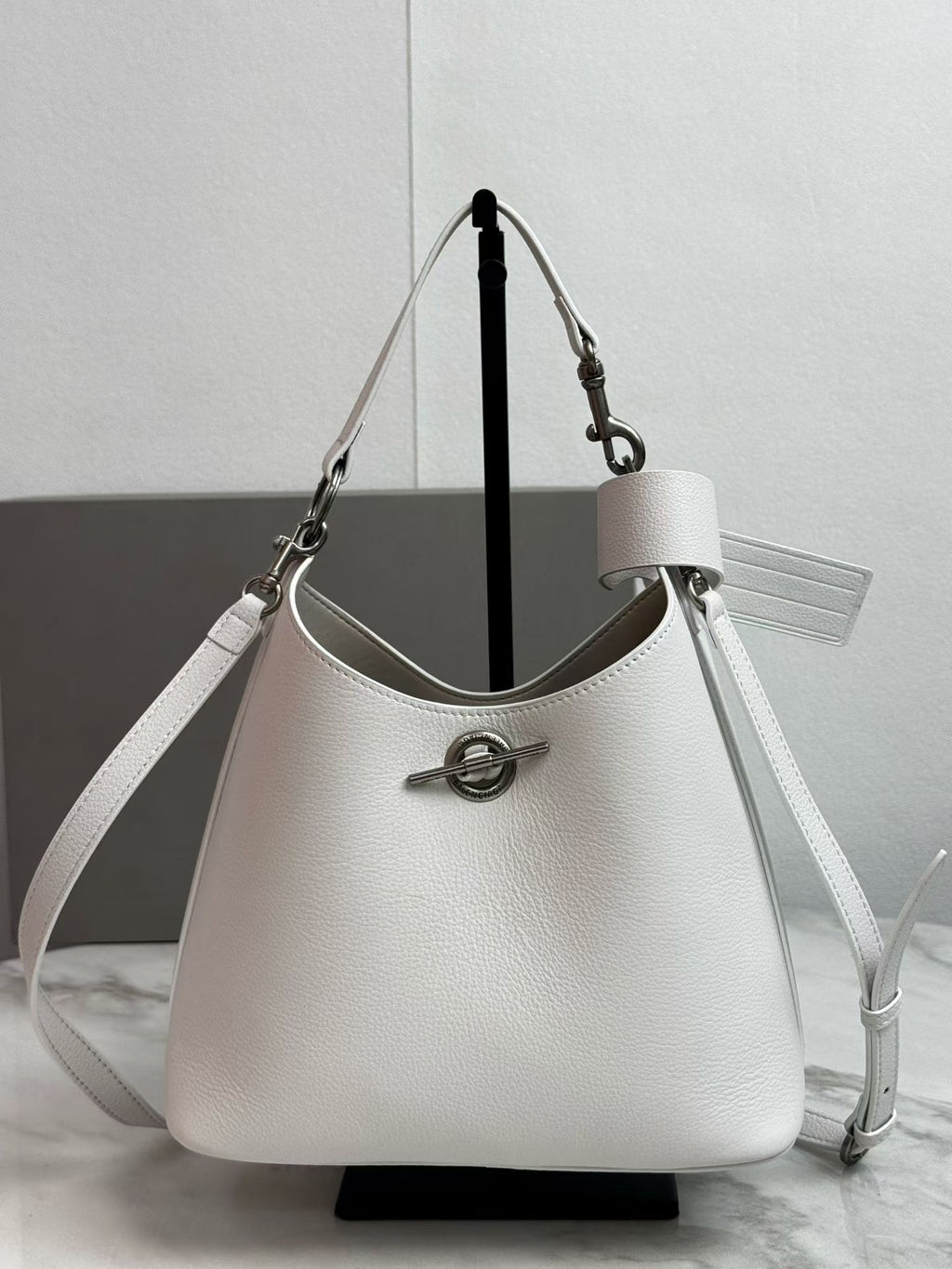 B1P46J144 Popular leather bags