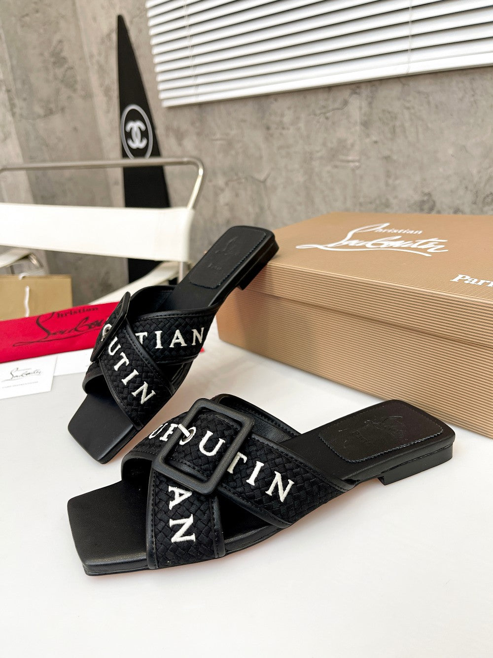J4A43Z Popular leather Slippers