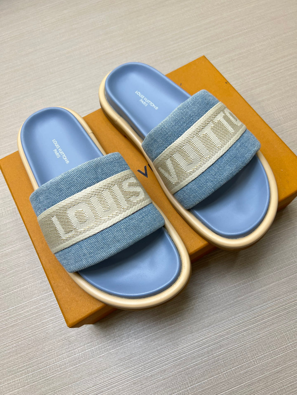 535ZE300Z Popular Slippers