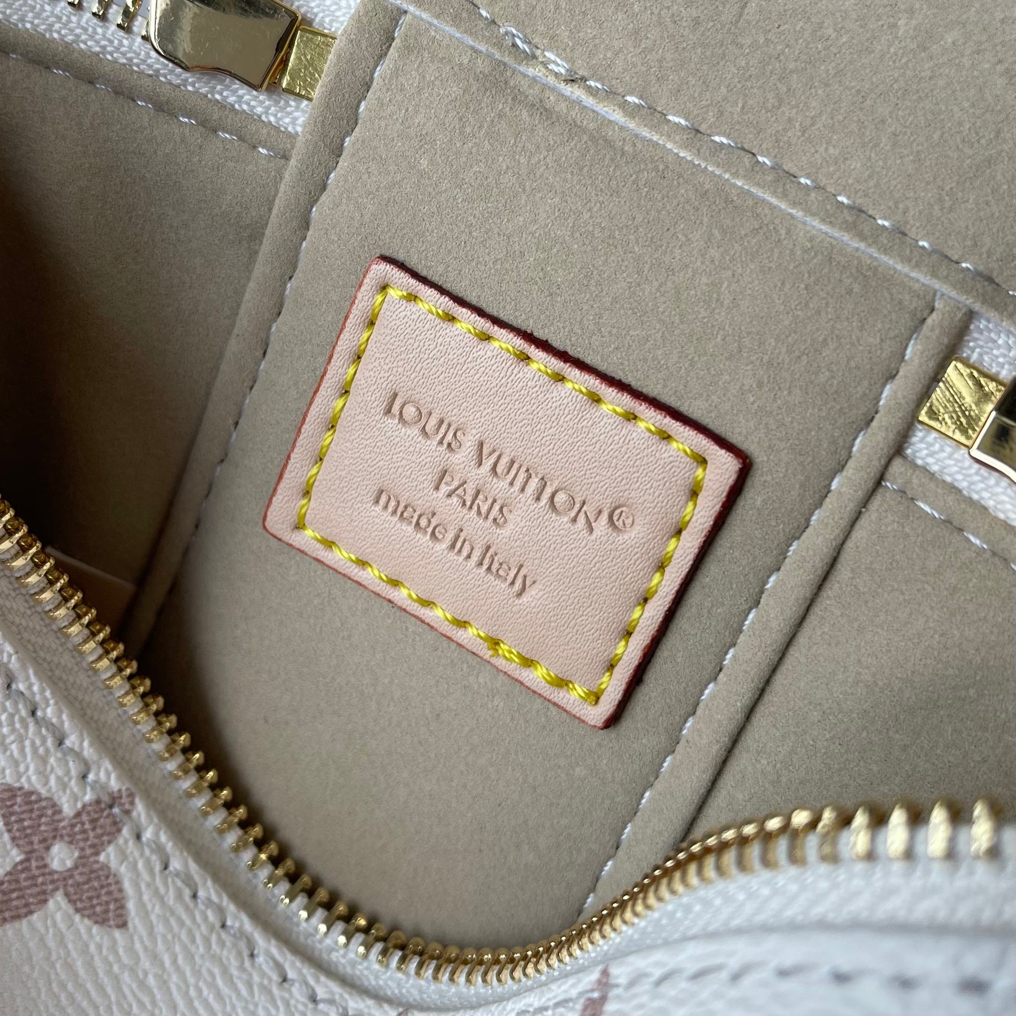 B1N56E20 Popular leather bag
