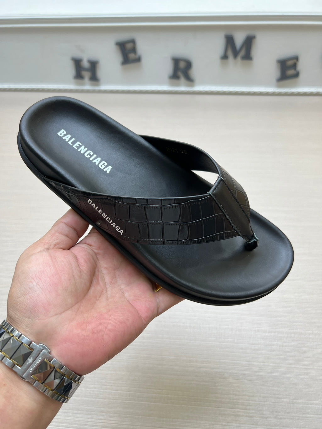 54J98Z Popular slippers