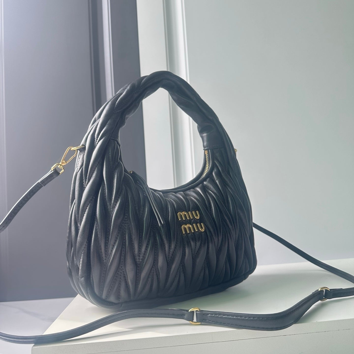 146PA121B Popular leather bag（29x24x10cm）