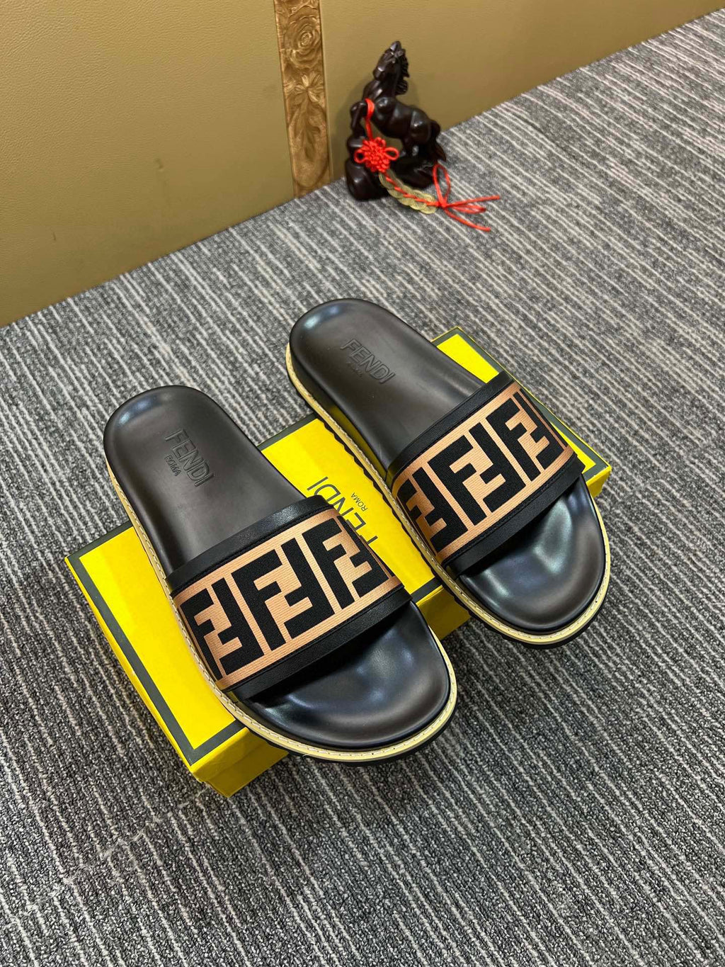 5XF103Z Popular Slippers