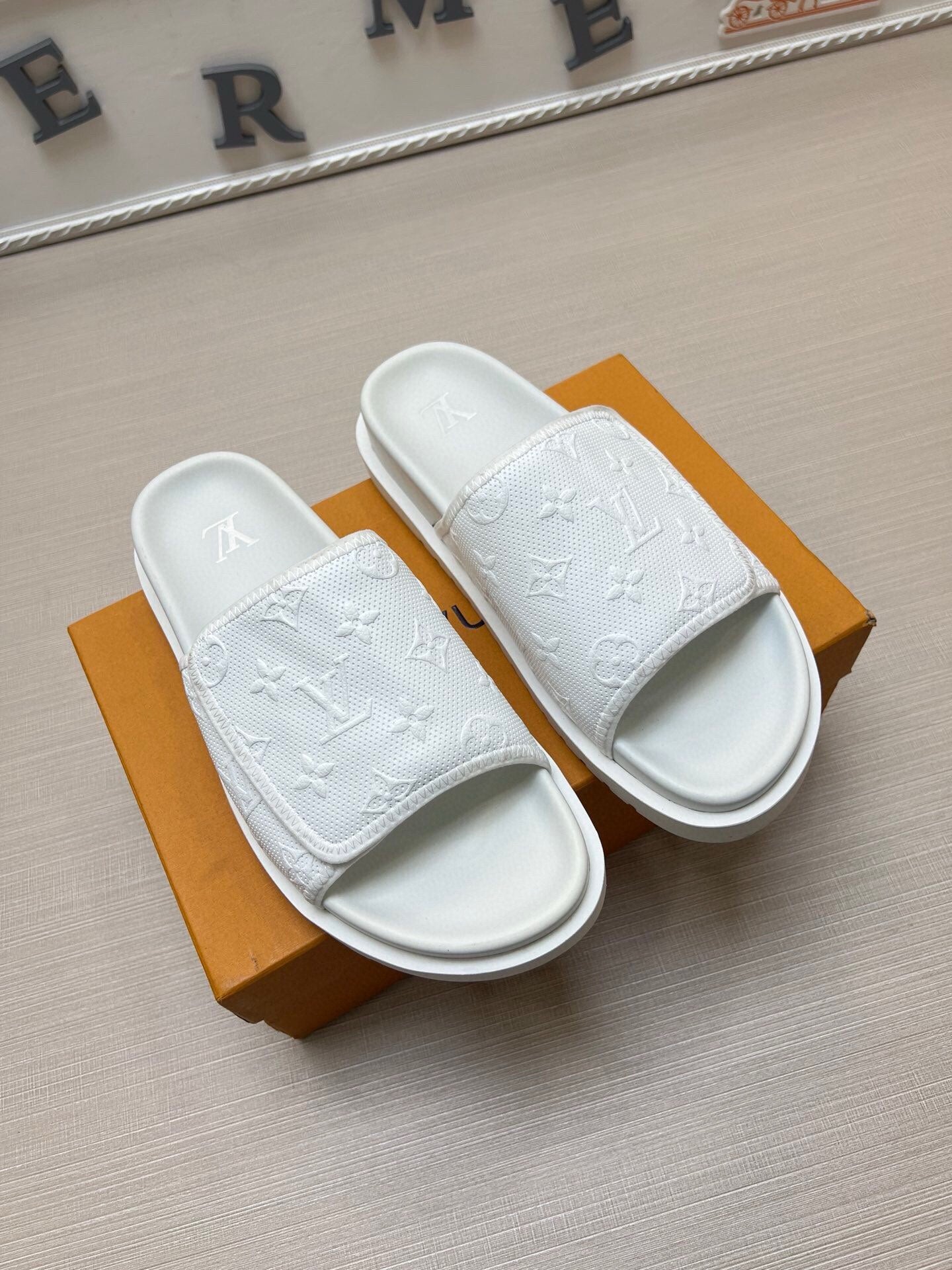 5WE253Z Popular Slippers