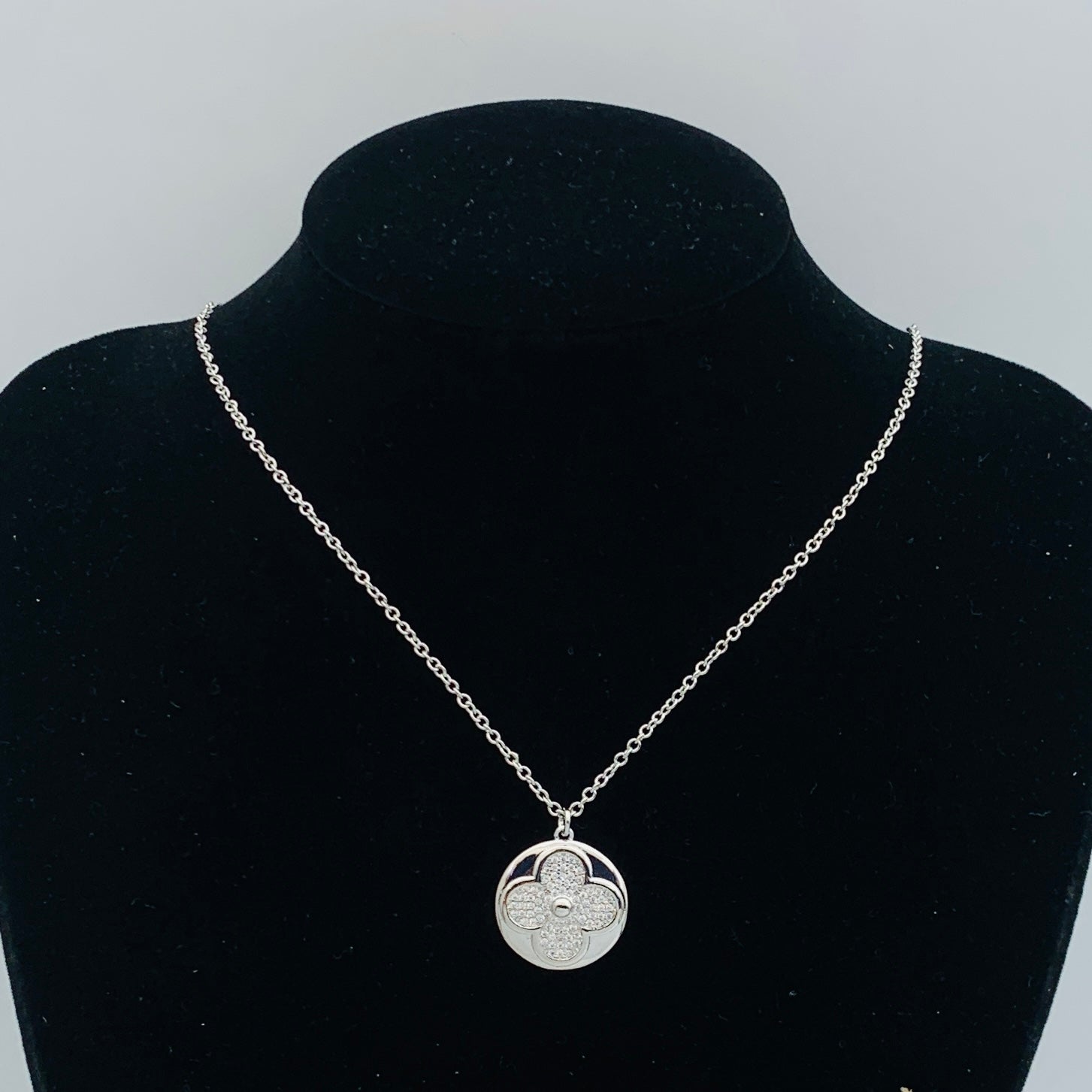 15QE51X Popular Necklace