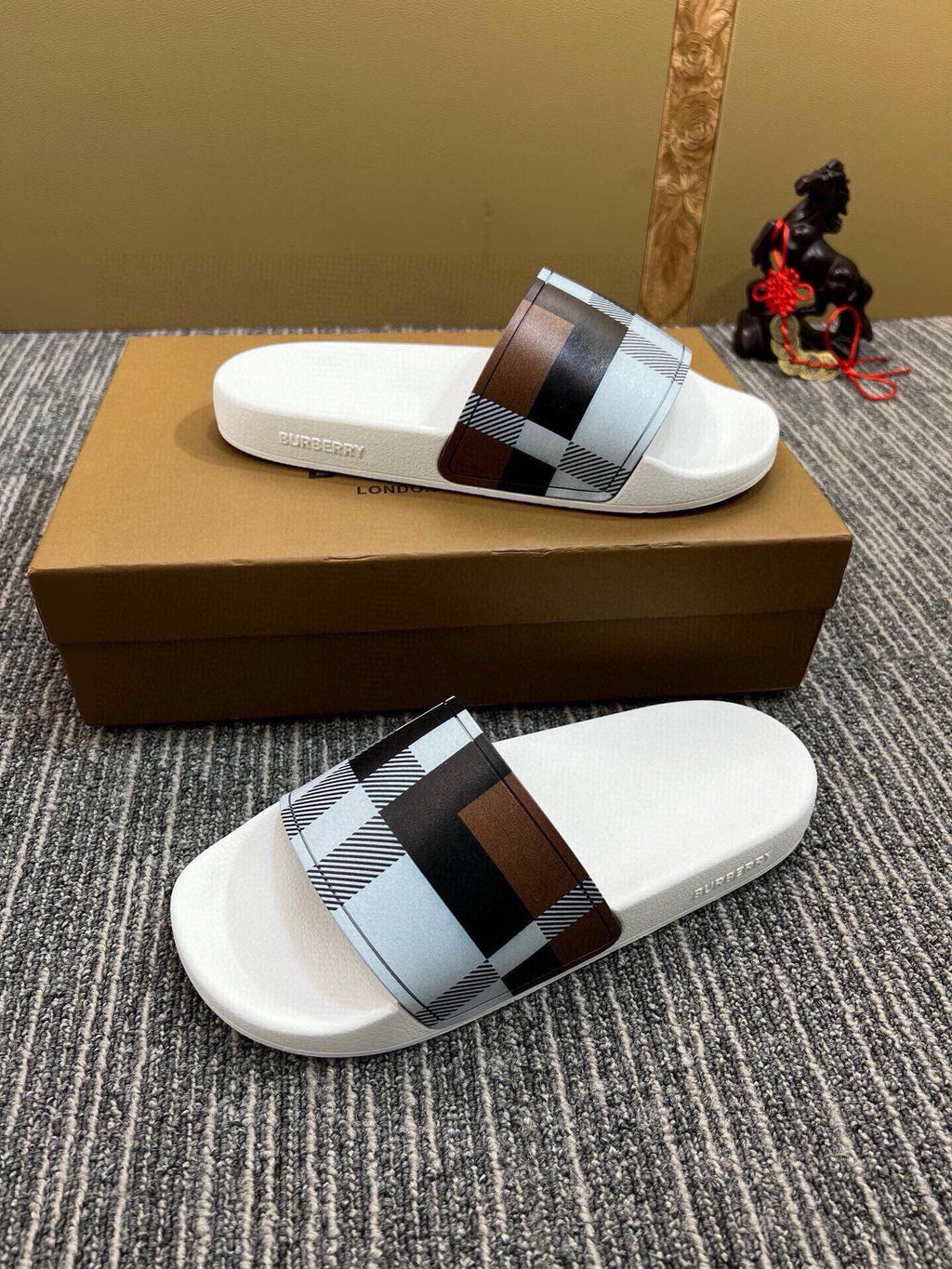 535ZR262Z Popular Slippers