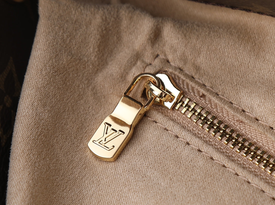 146PE65B Popular leather bag