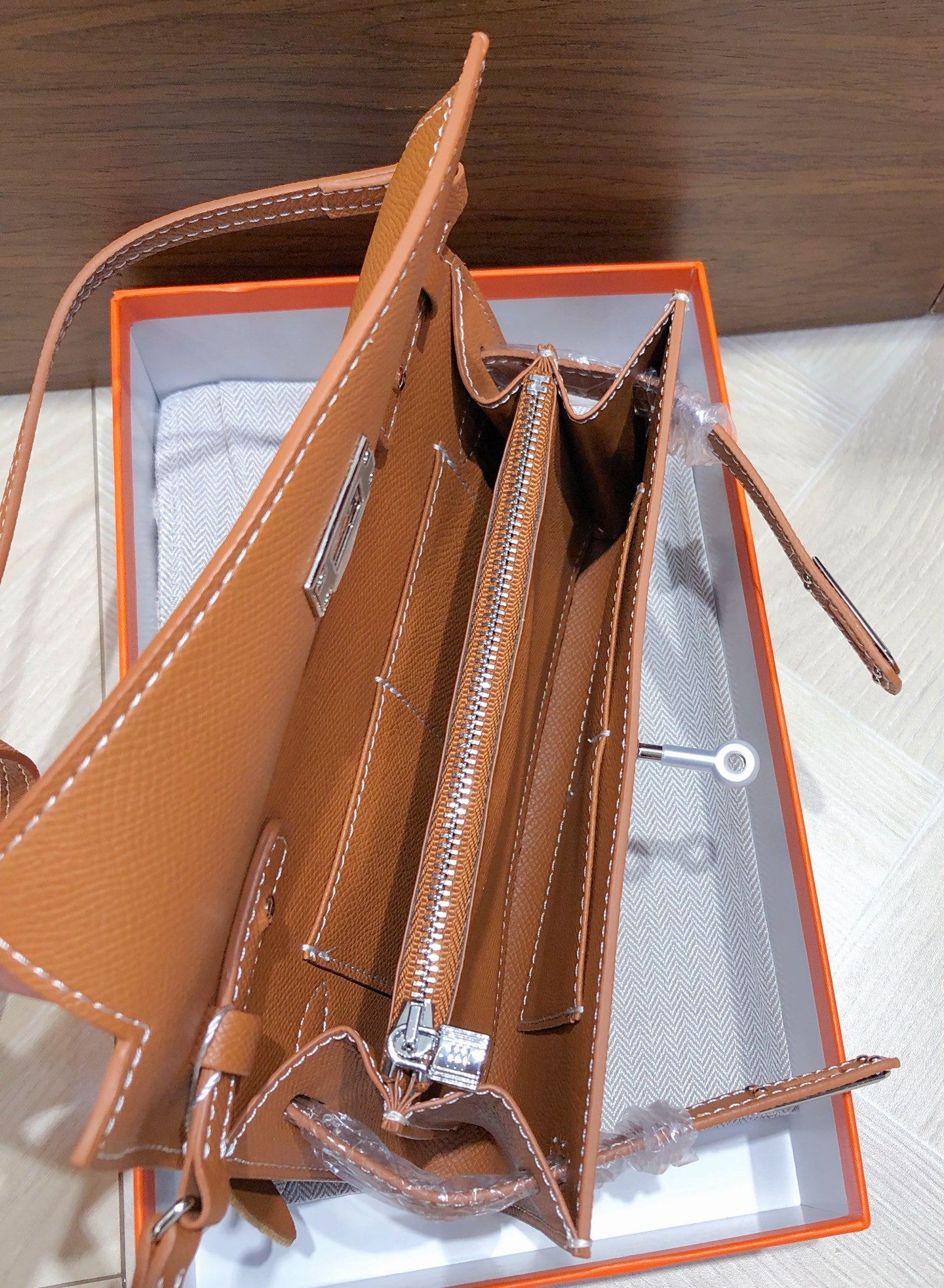 B1X66H10 Popular high-quality leather bag