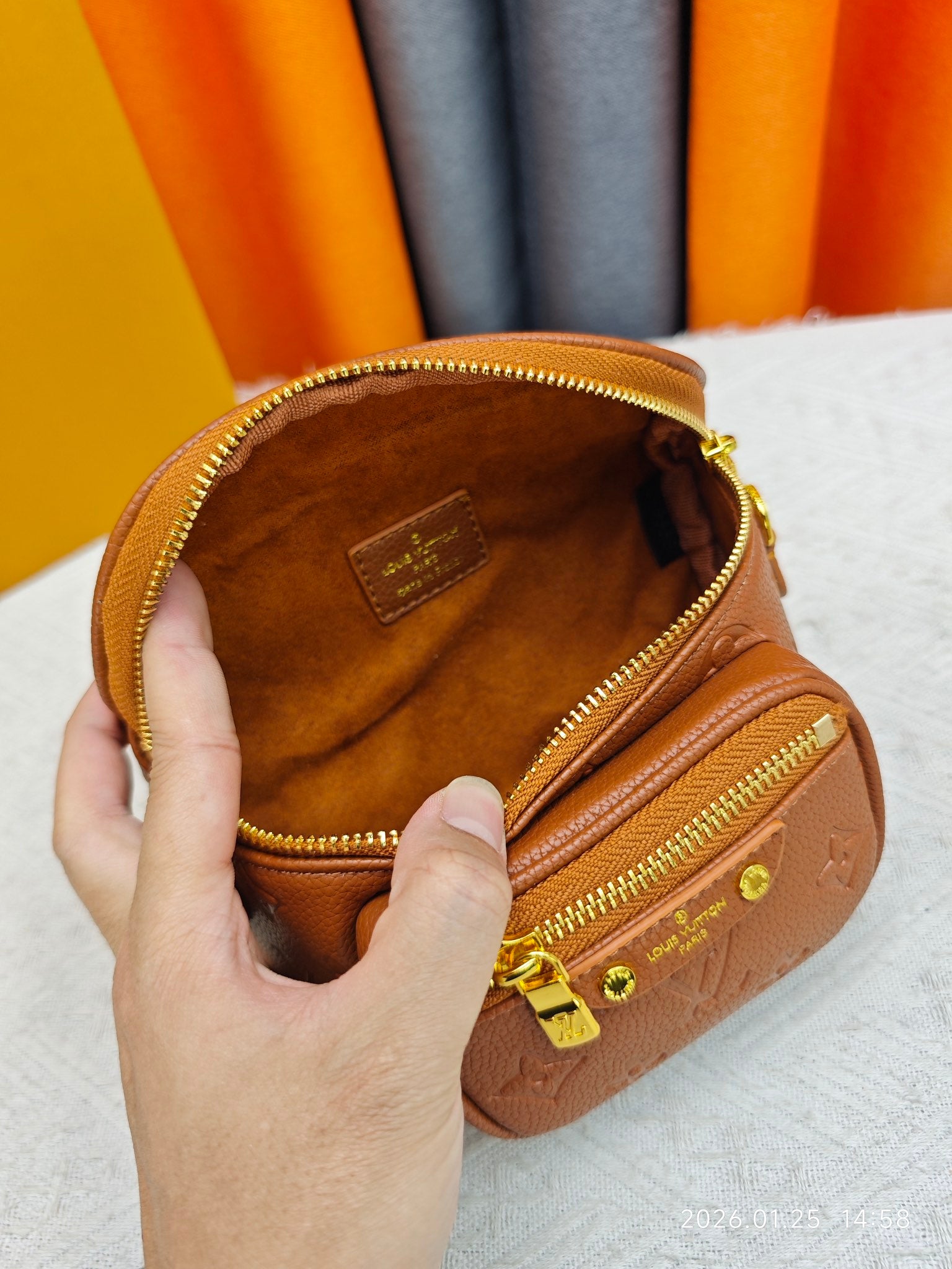 146PE75B Popular leather bag
