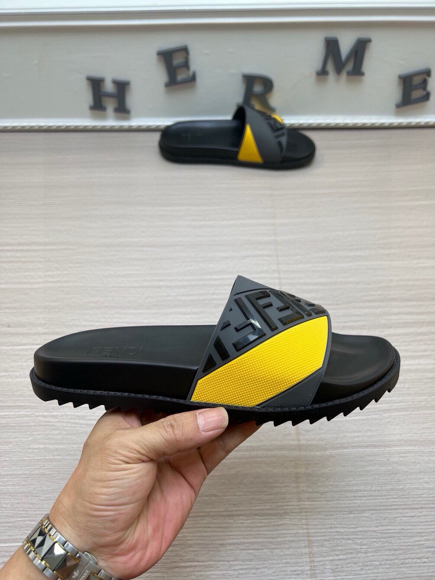 535ZF284Z Popular Slippers