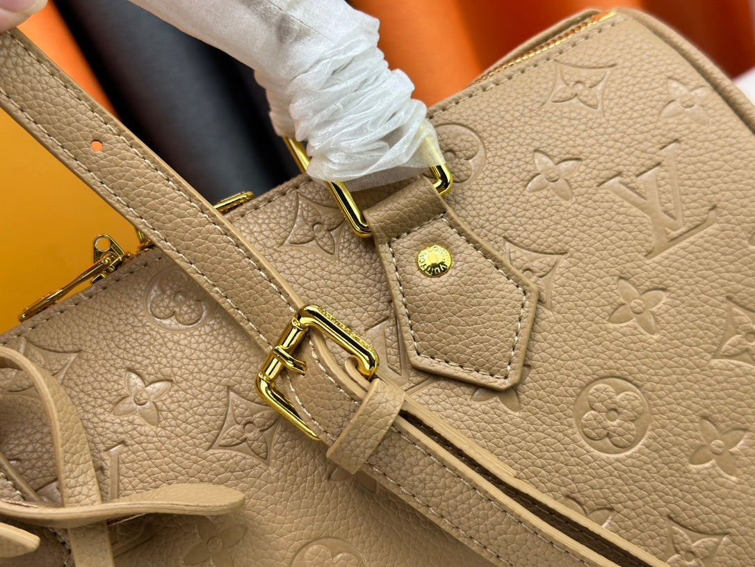 156XE29B Popular leather bag