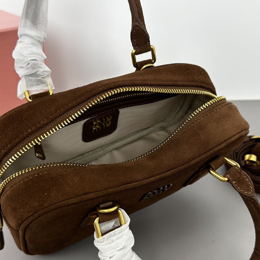 B1P46A149 Popular leather bags(22x10.5x7.5cm)