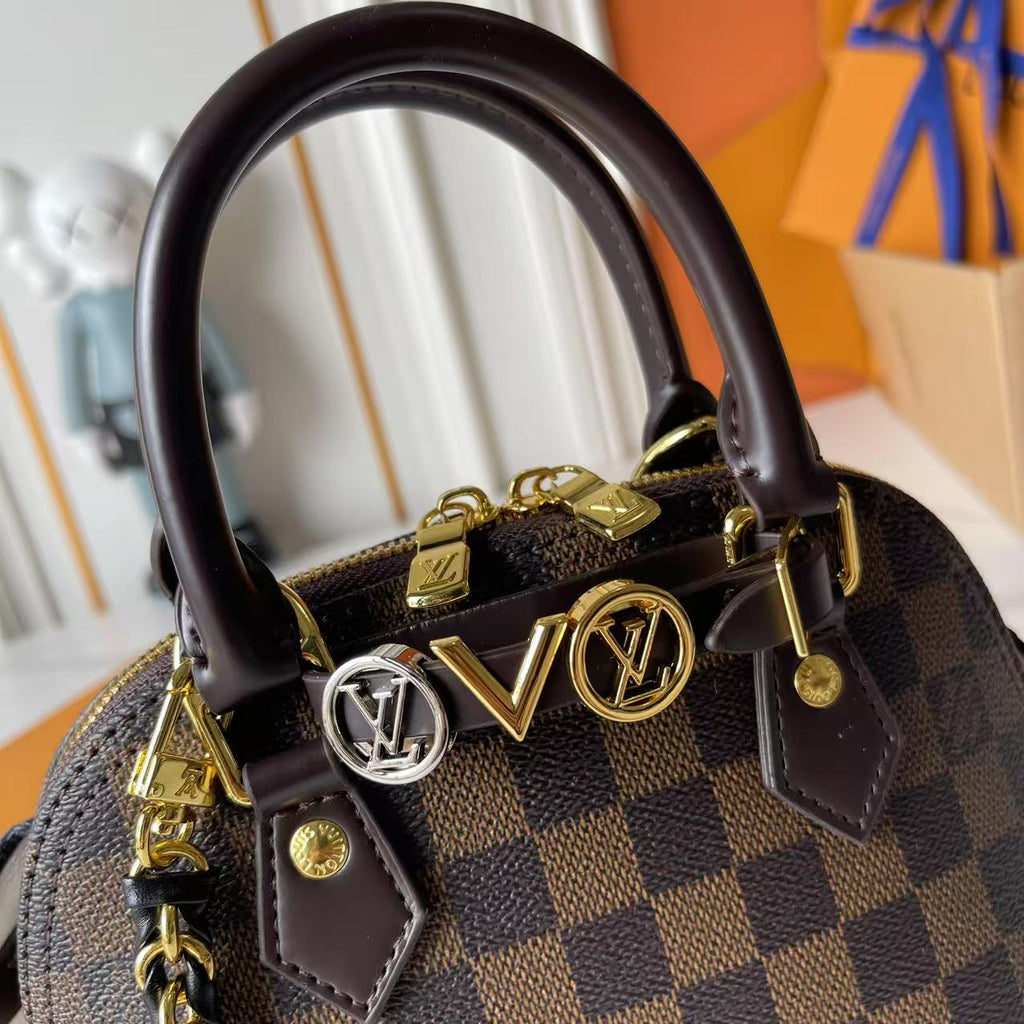 146PE95B Popular leather bag