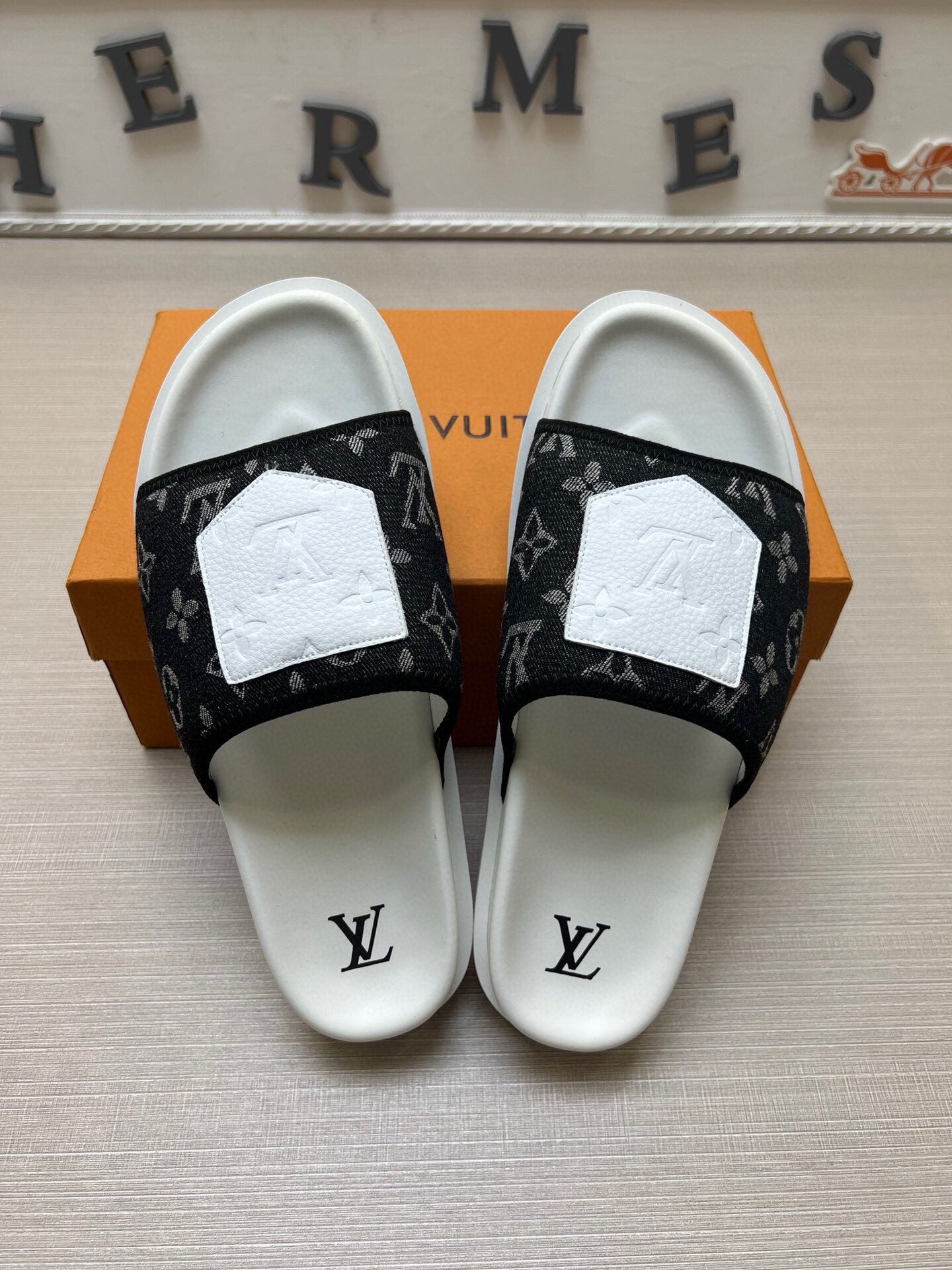 5WE252Z Popular Slippers