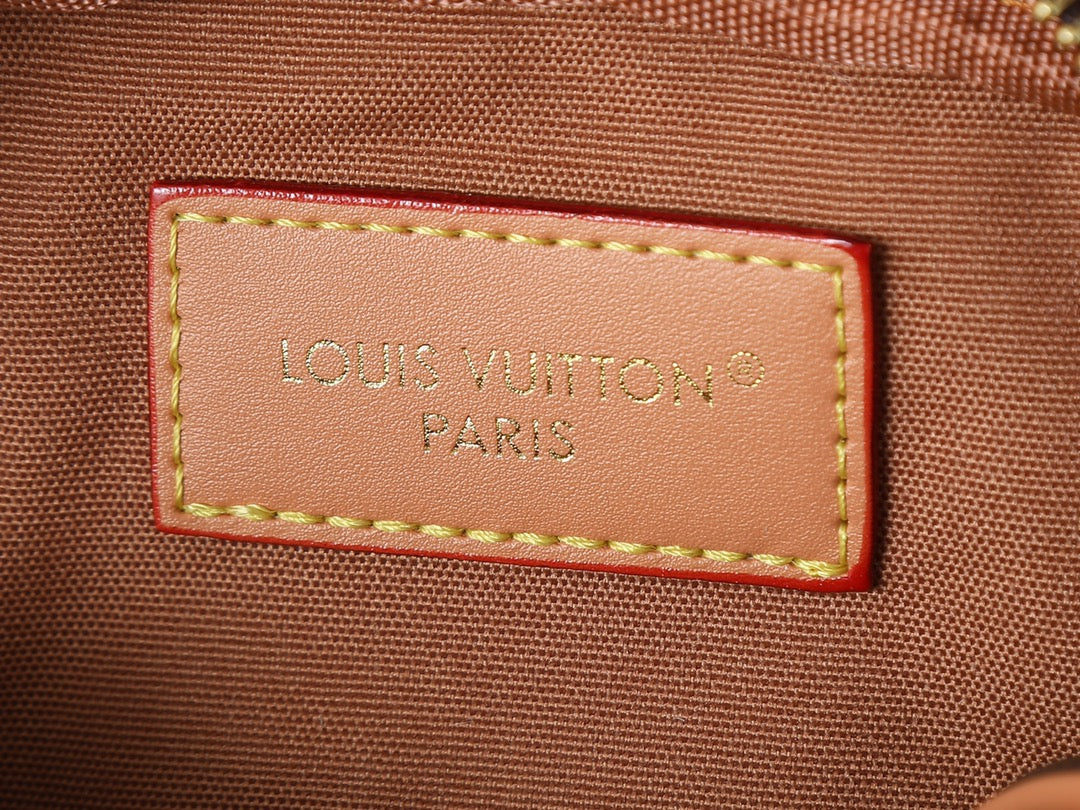 15RE147B Popular leather bag