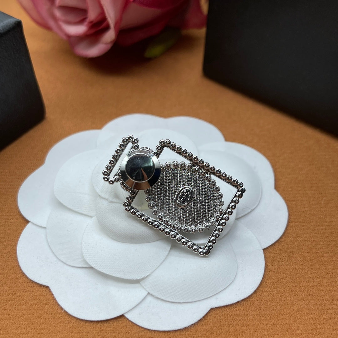 14C889X    Popular Brooch