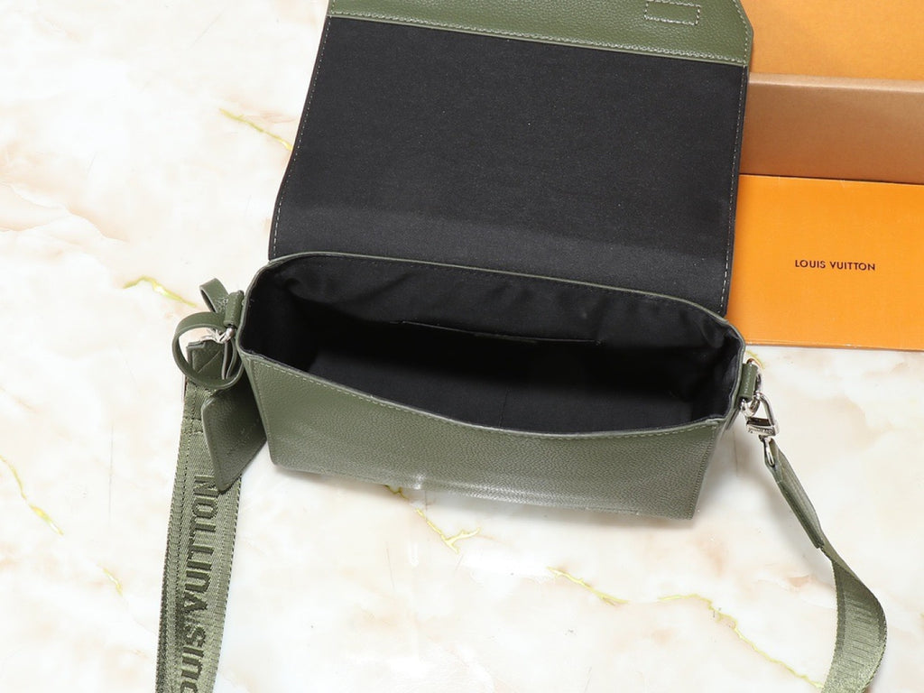 136PE77B Popular leather bag