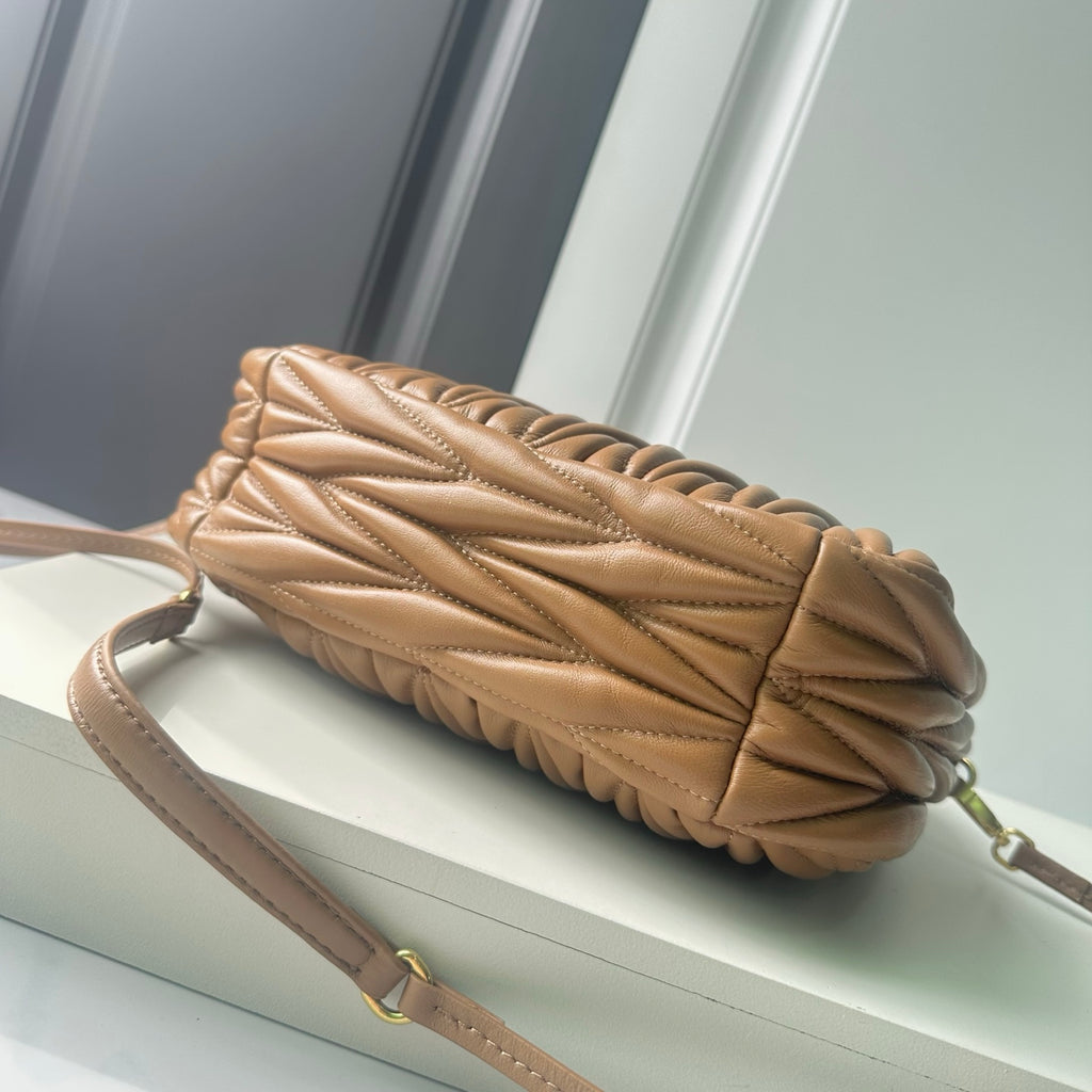 B1P46A121 Popular leather bag（29x24x10cm）