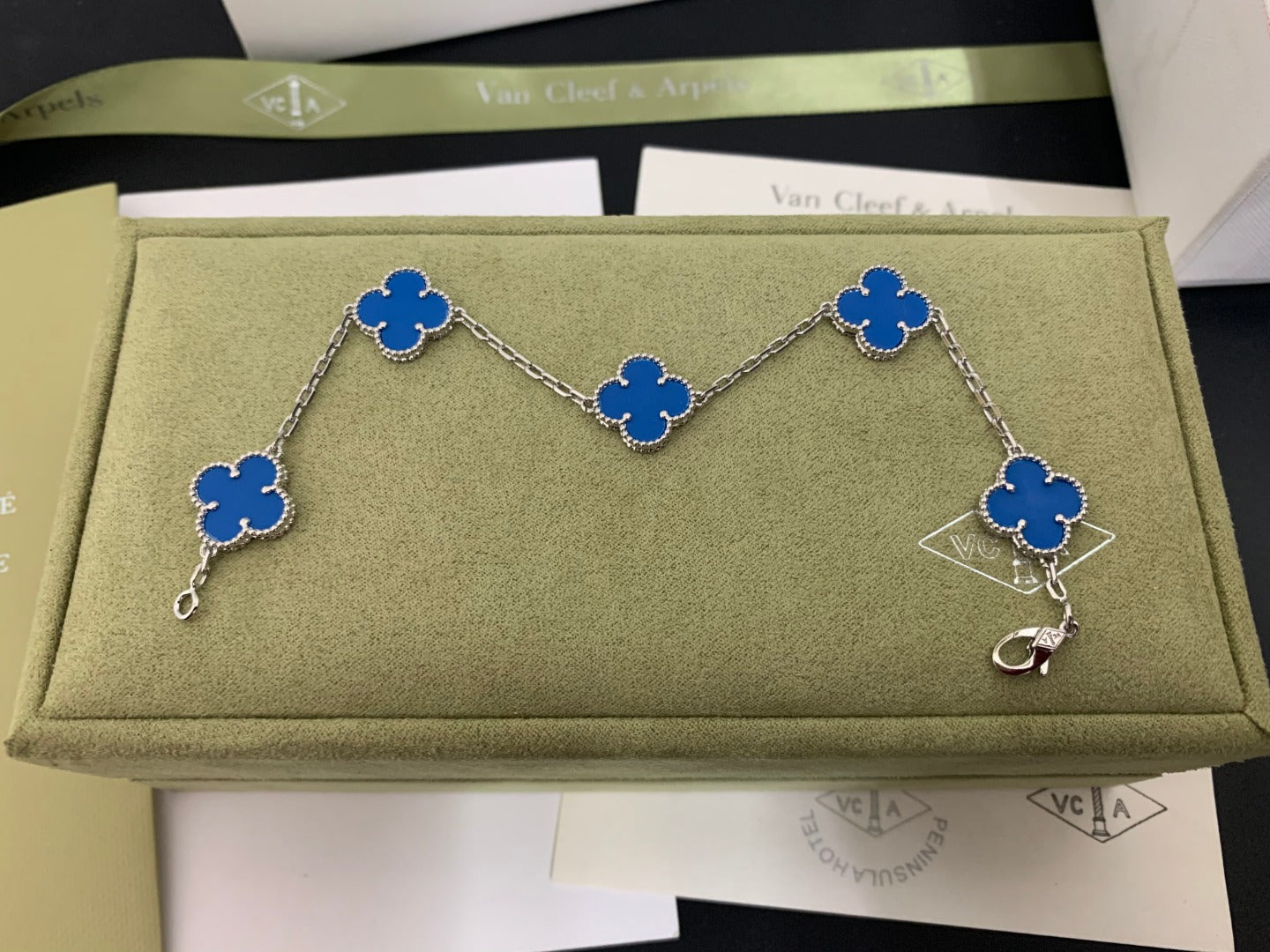 5XVA180K  Popular bracelets 5 flowers normal size1.5cm flower