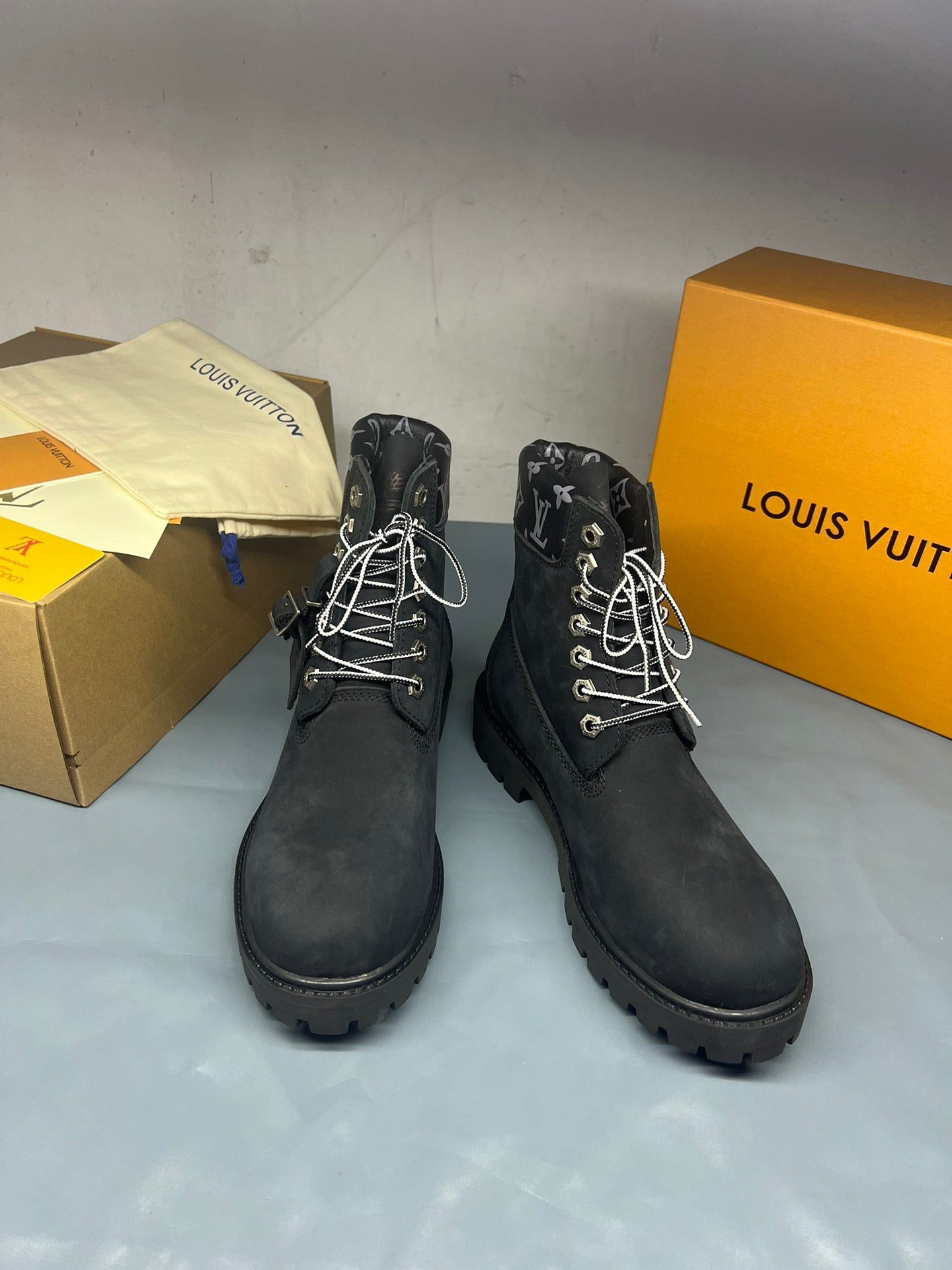 2105QE383Z Popular high-quality leather Boots