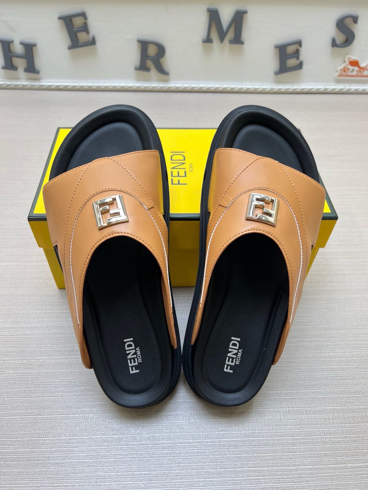 5LF221Z Popular Slippers