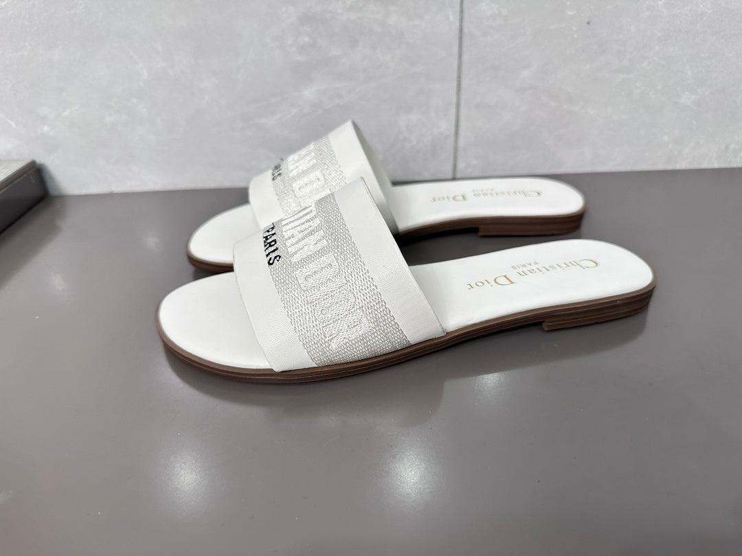 14D32Z Popular slippers