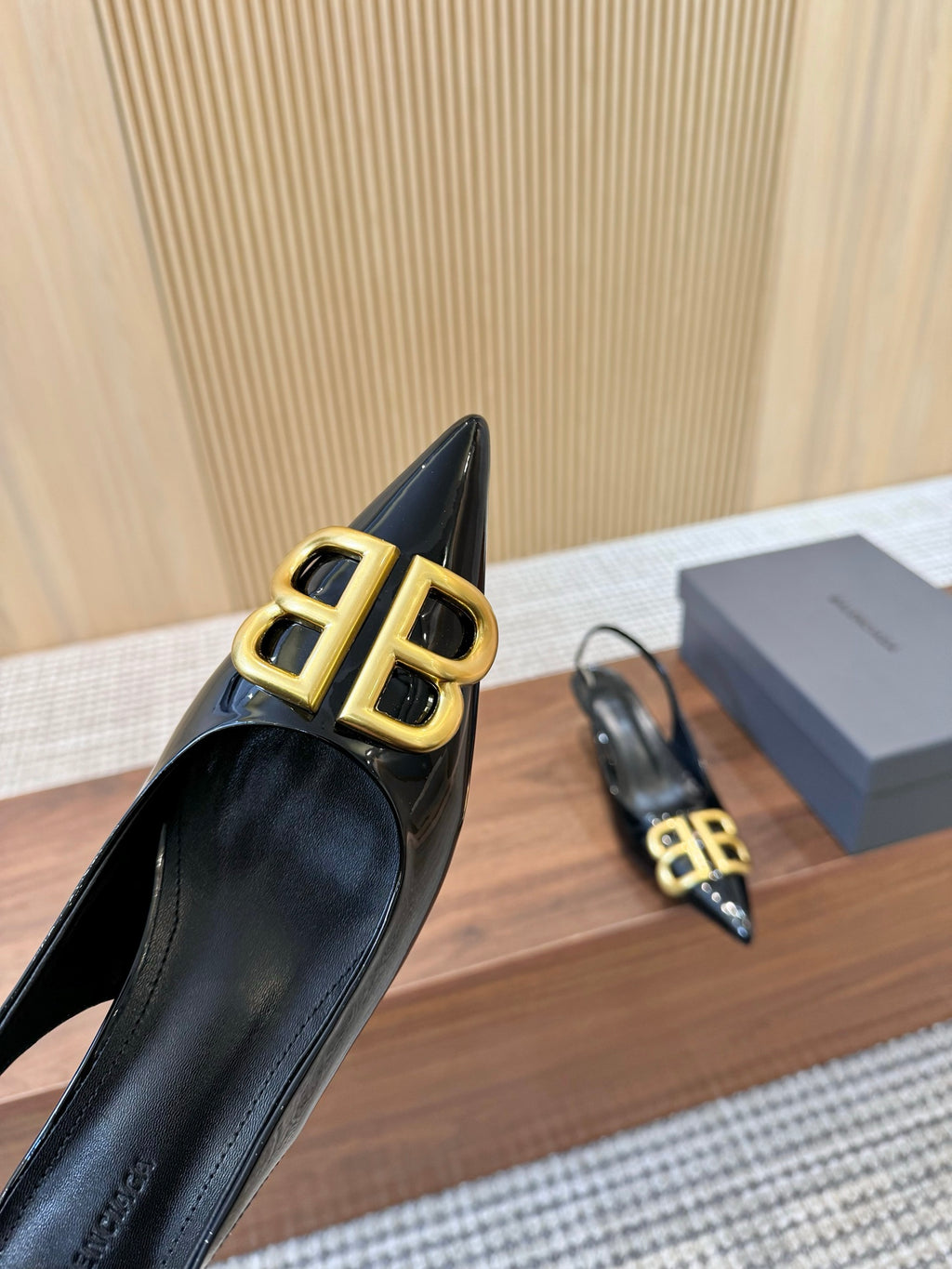 255QJ45Z Popular  leather High heels