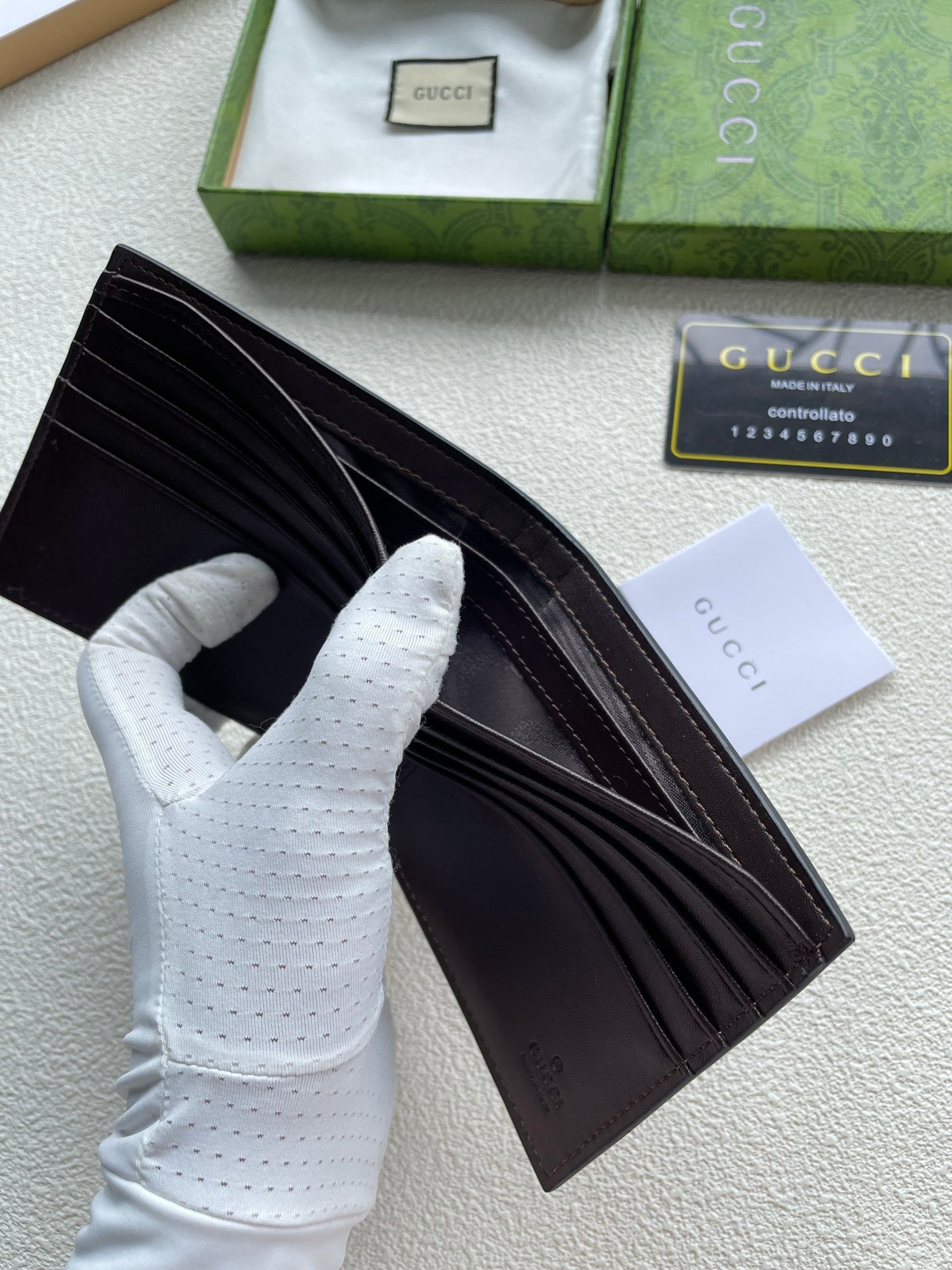 B1X56B9 Popular leather wallets ( with full packaging )