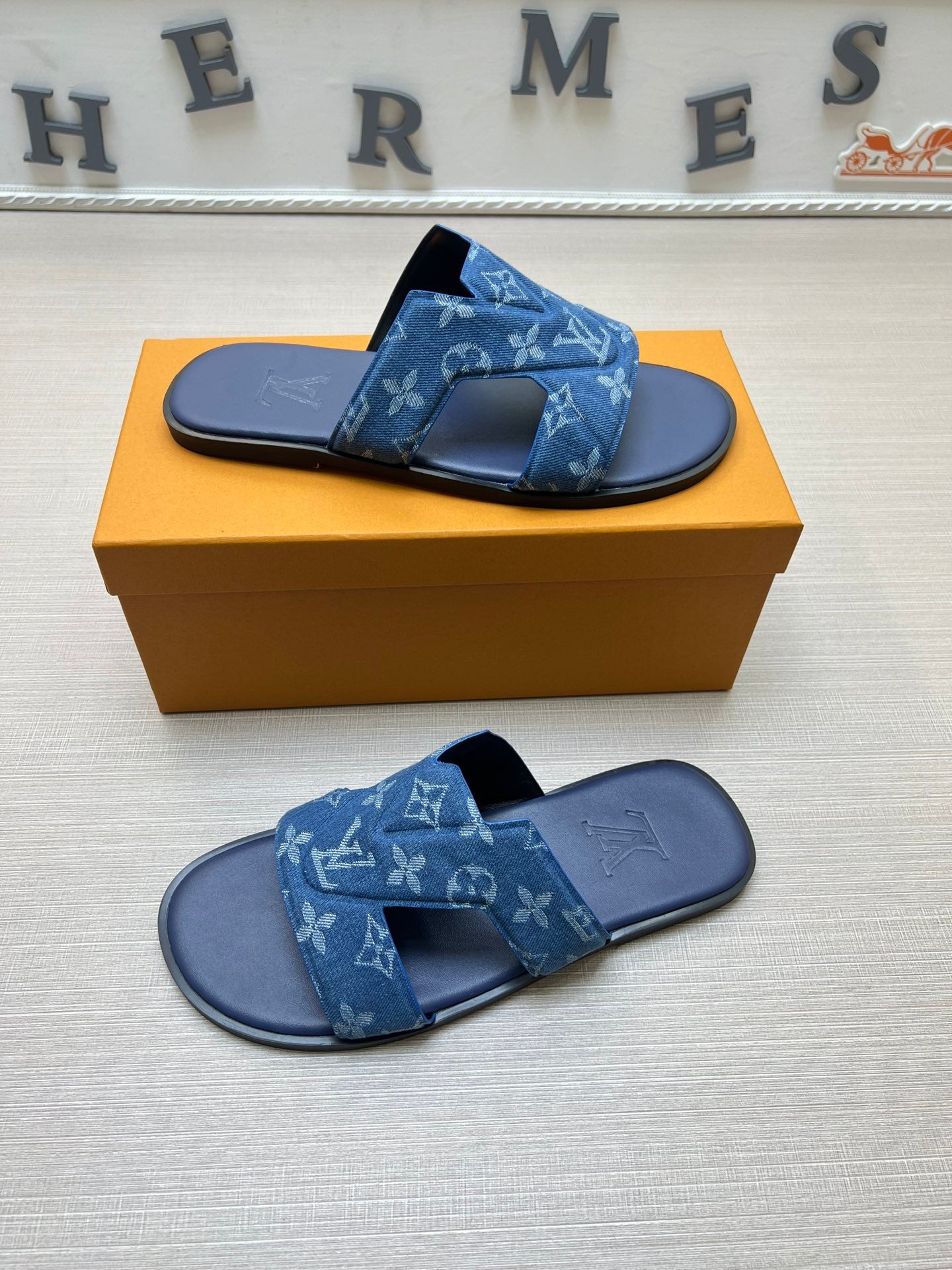 54E109Z Popular slippers