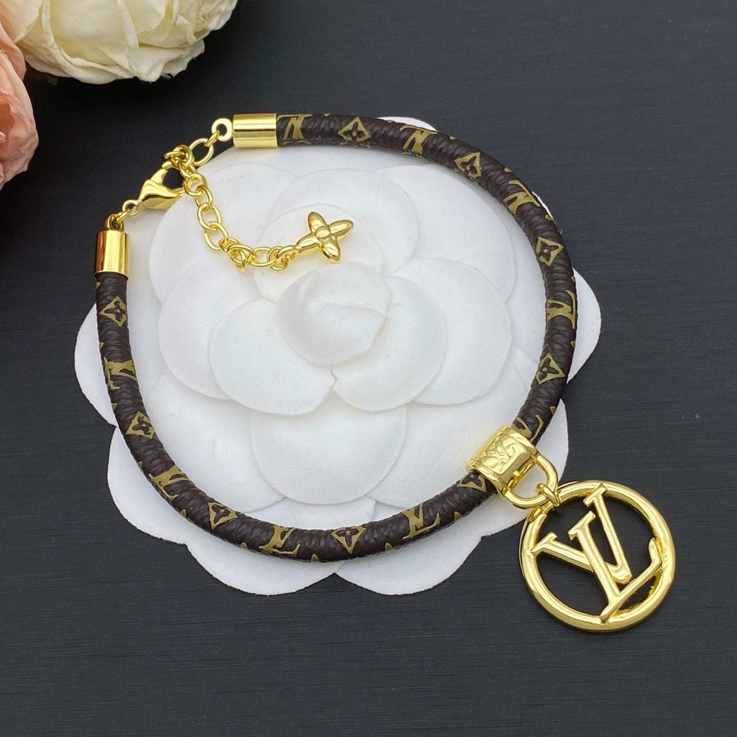 136NE83X Popular  Bracelets